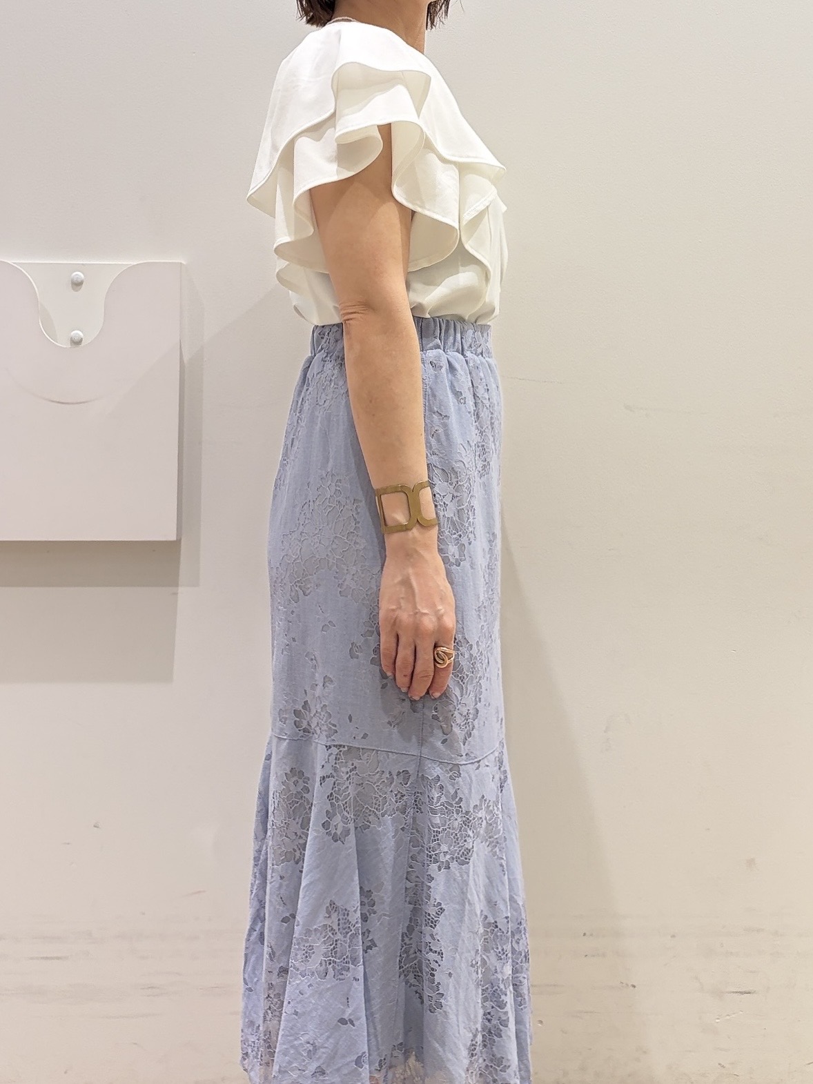 YUKOさんの「index｜【接触冷感】ダブルフレアキーネックトップス《UVケア／洗濯機OK》」を使ったコーディネート