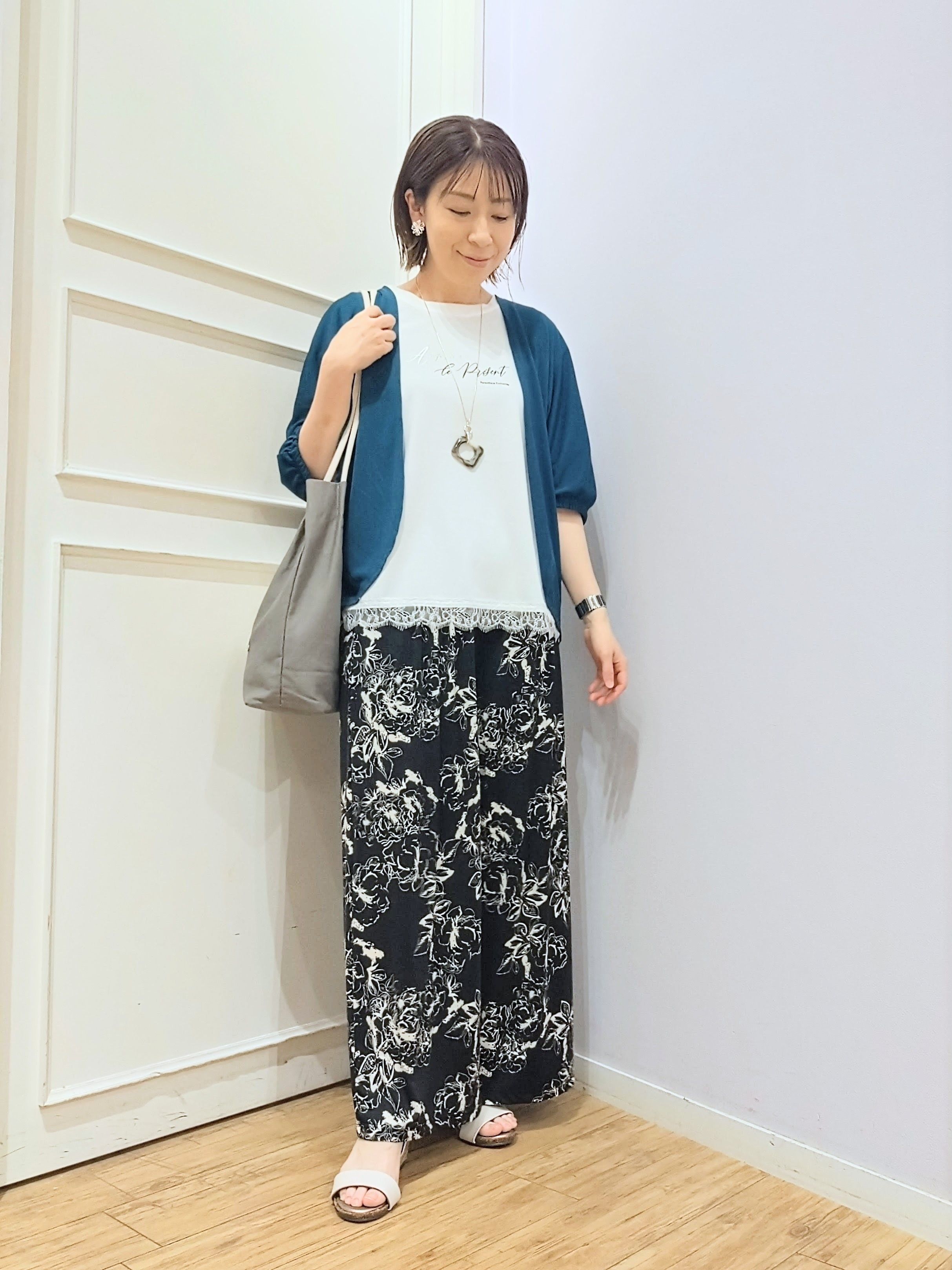 miomioさんの「SHOO･LA･RUE｜【ひんやり/UV/洗濯機可】体型カバーも叶う さらさら五分袖ボレロカーディガン」を使ったコーディネート