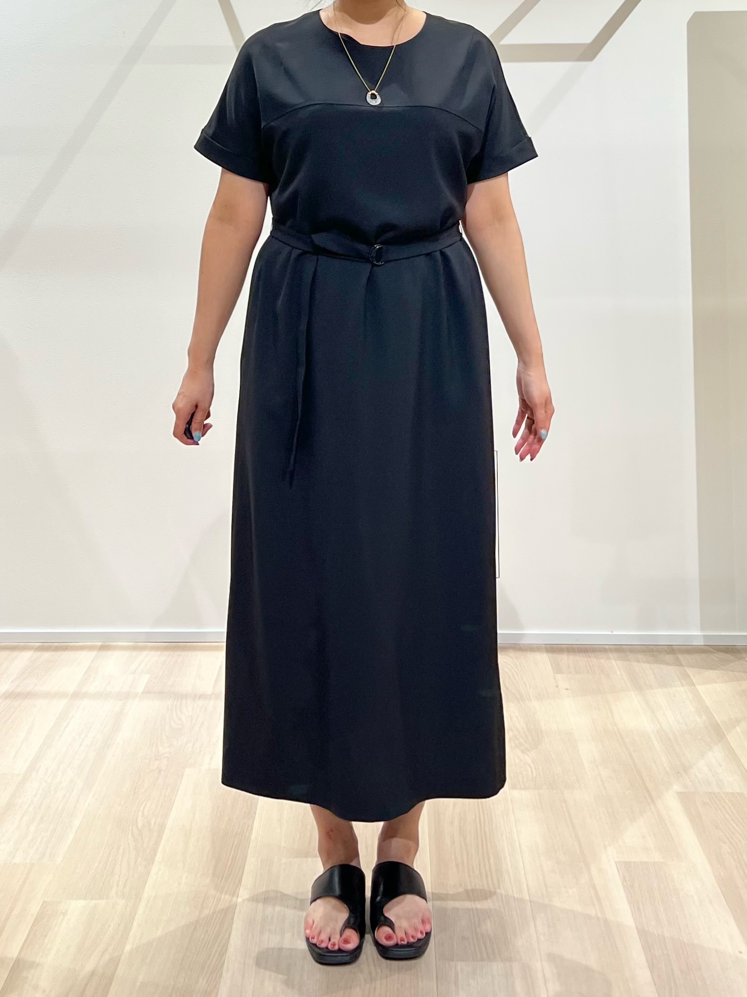 TOMOMIさんの「UNTITLED｜【夏羽織り/着る日傘】ドルマンフォルムブルゾン」を使ったコーディネート