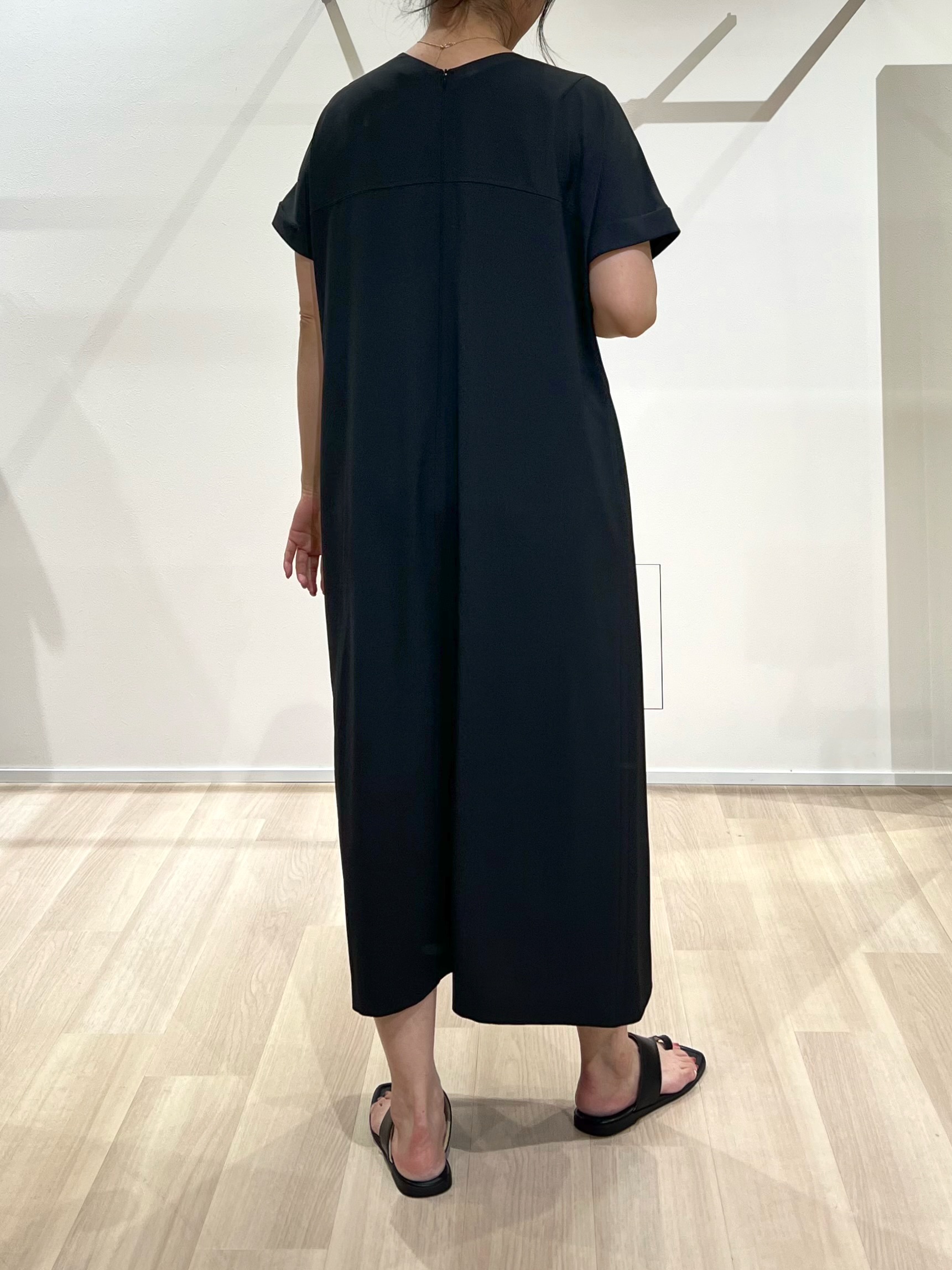 TOMOMIさんの「UNTITLED｜【夏羽織り/着る日傘】ドルマンフォルムブルゾン」を使ったコーディネート
