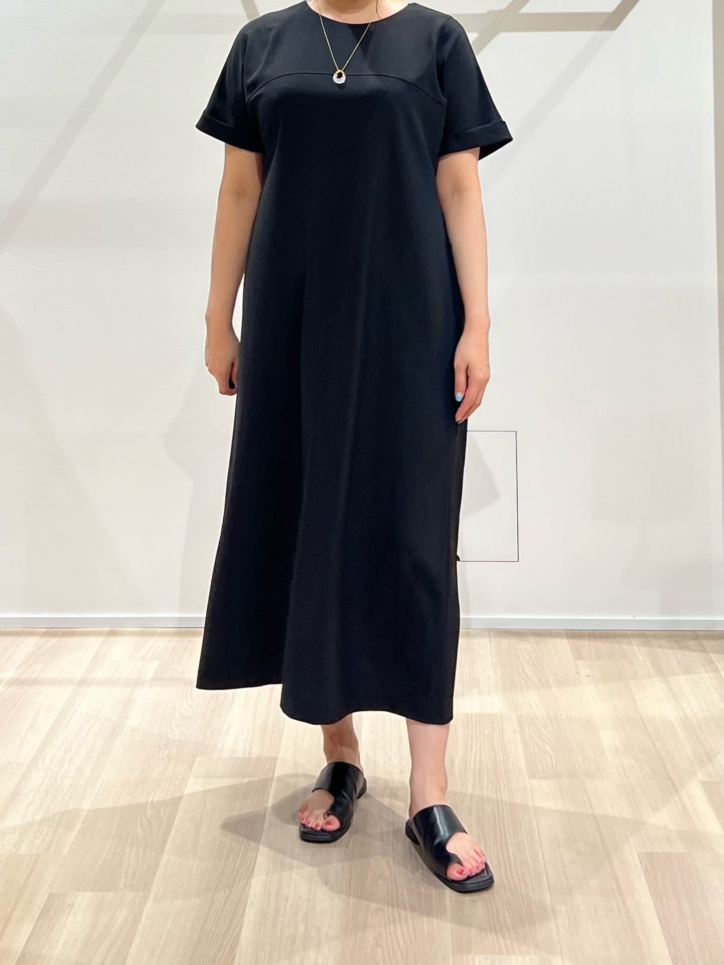 TOMOMIさんの「UNTITLED｜【夏羽織り/着る日傘】ドルマンフォルムブルゾン」を使ったコーディネート