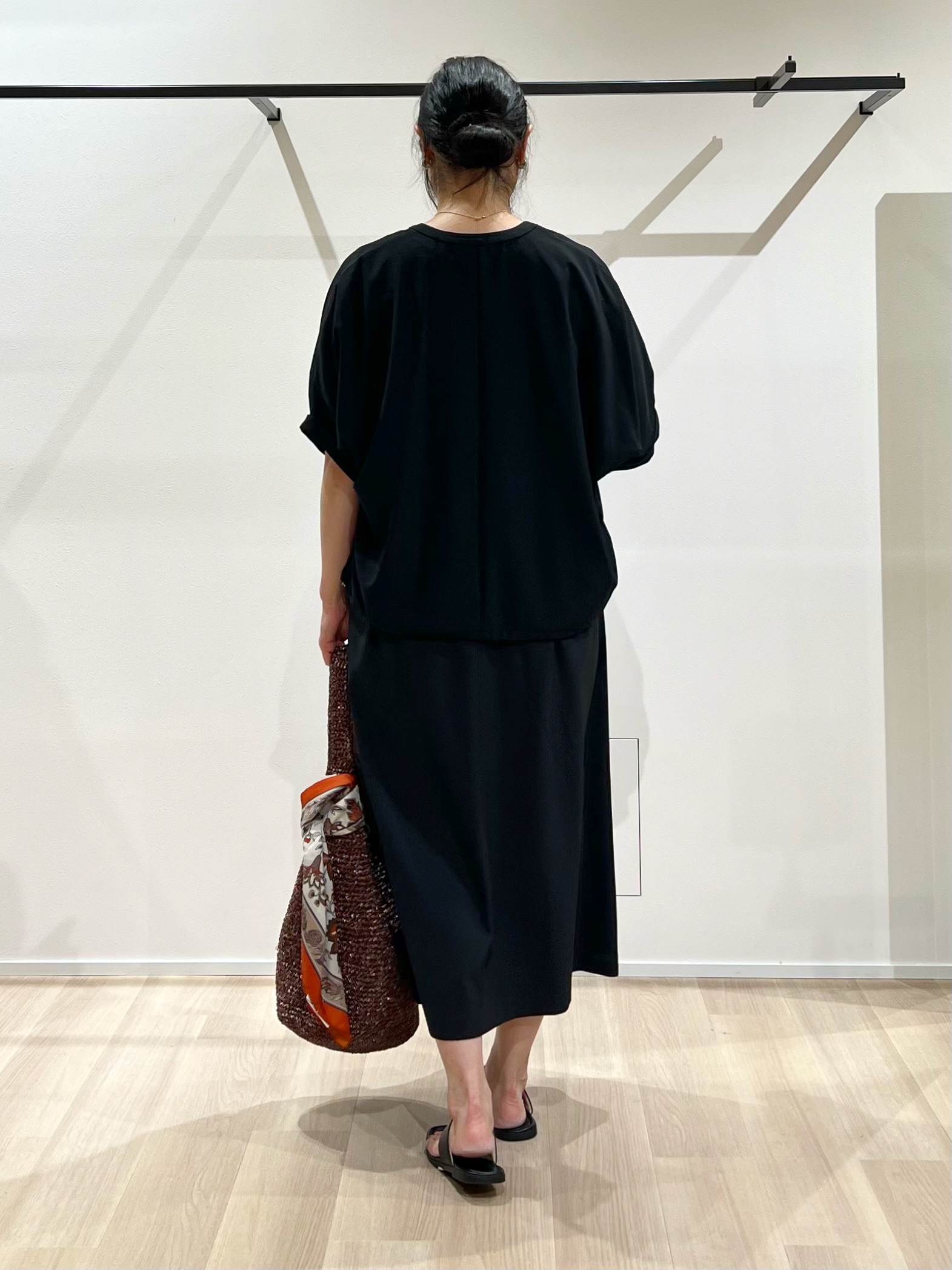 TOMOMIさんの「UNTITLED｜【夏羽織り/着る日傘】ドルマンフォルムブルゾン」を使ったコーディネート
