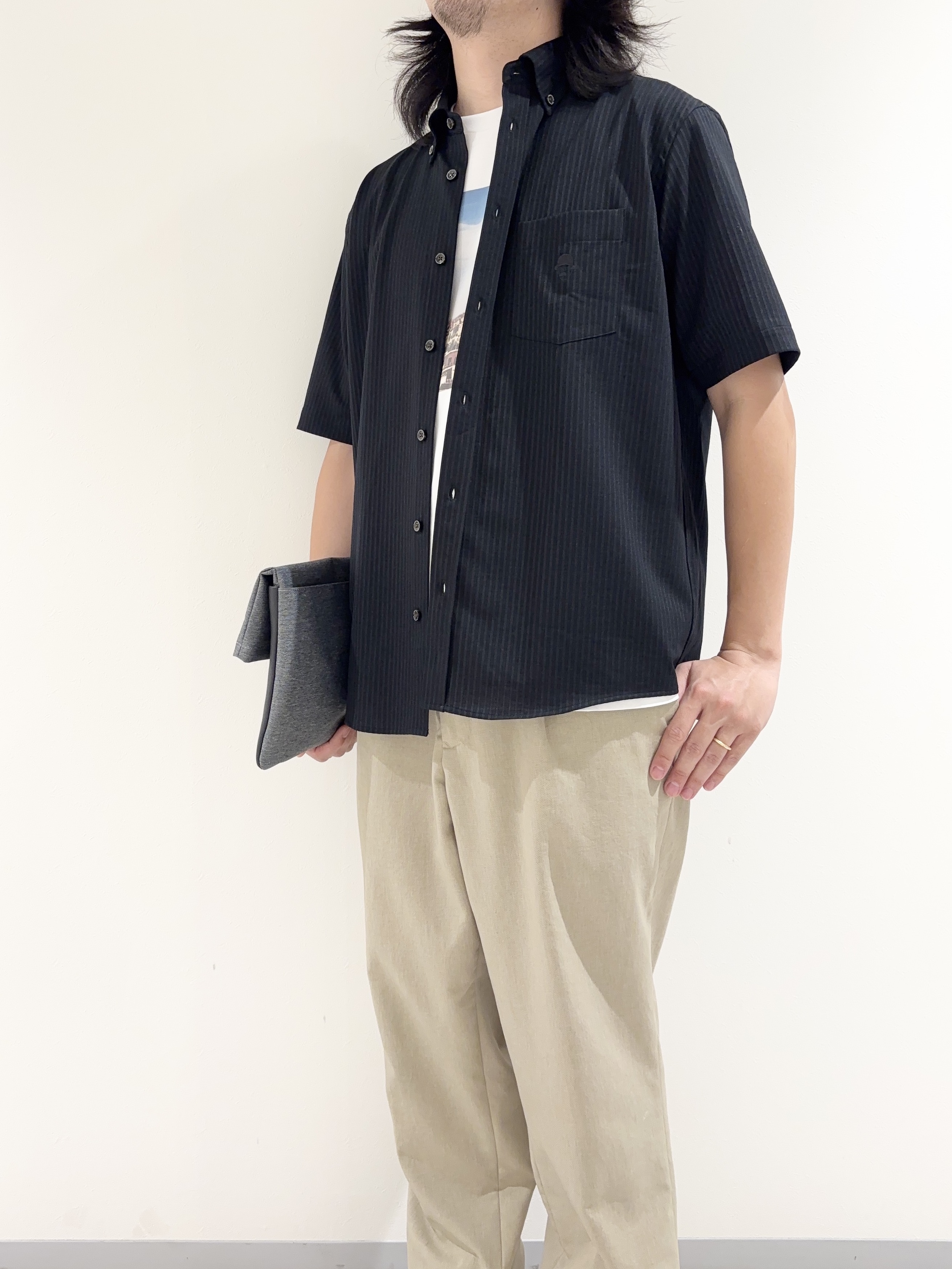及川さんの「TAKEO KIKUCHI｜【接触冷感】ジャージストライプ シャツ」を使ったコーディネート