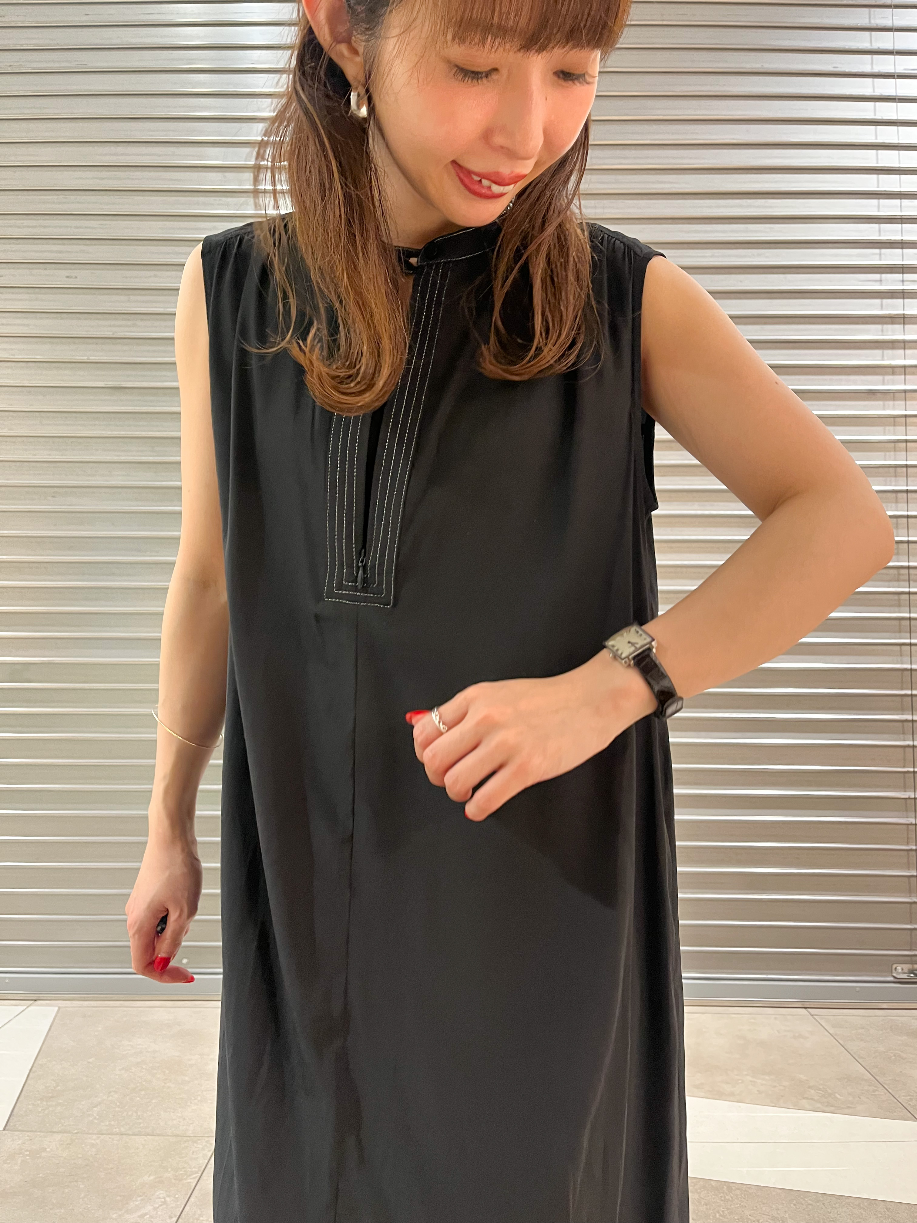 じゅんさんの「DRESSTERIOR｜ノースリーブギャザーヘムワンピース」を使ったコーディネート