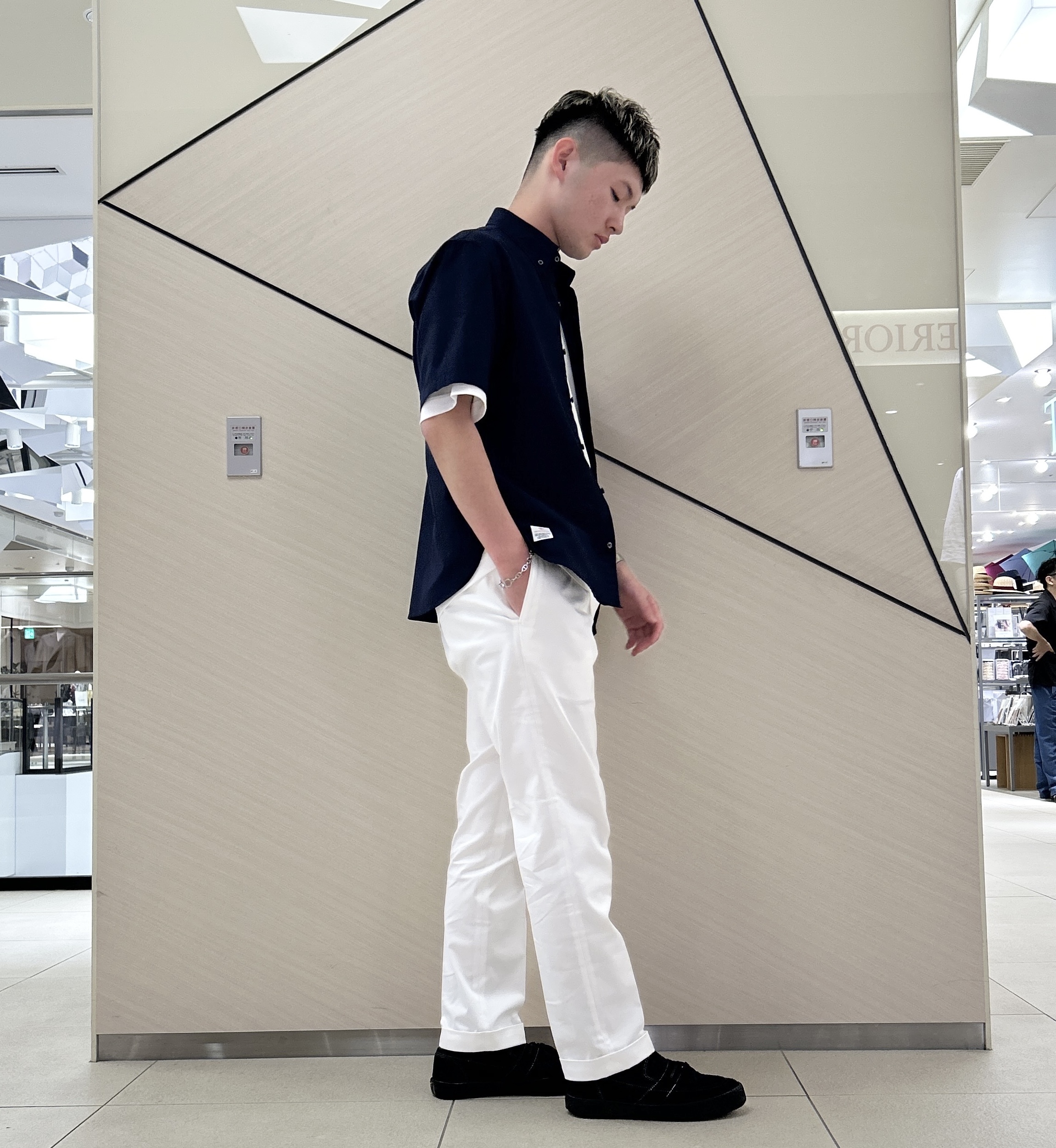 千葉亮太さんの「DRESSTERIOR｜ナイトエンブロイ オックスシャツ」を使ったコーディネート