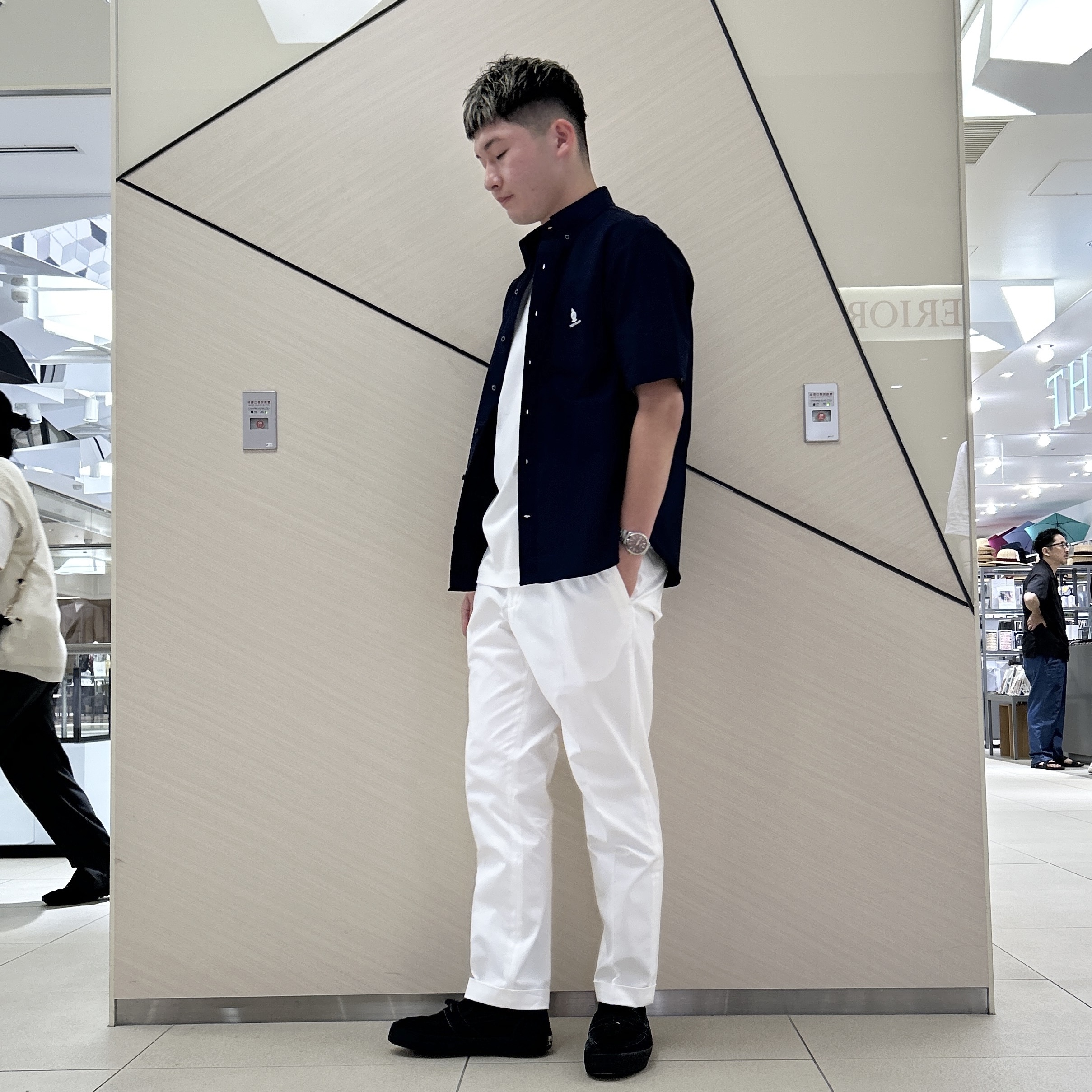 千葉亮太さんの「DRESSTERIOR｜ナイトエンブロイ オックスシャツ」を使ったコーディネート