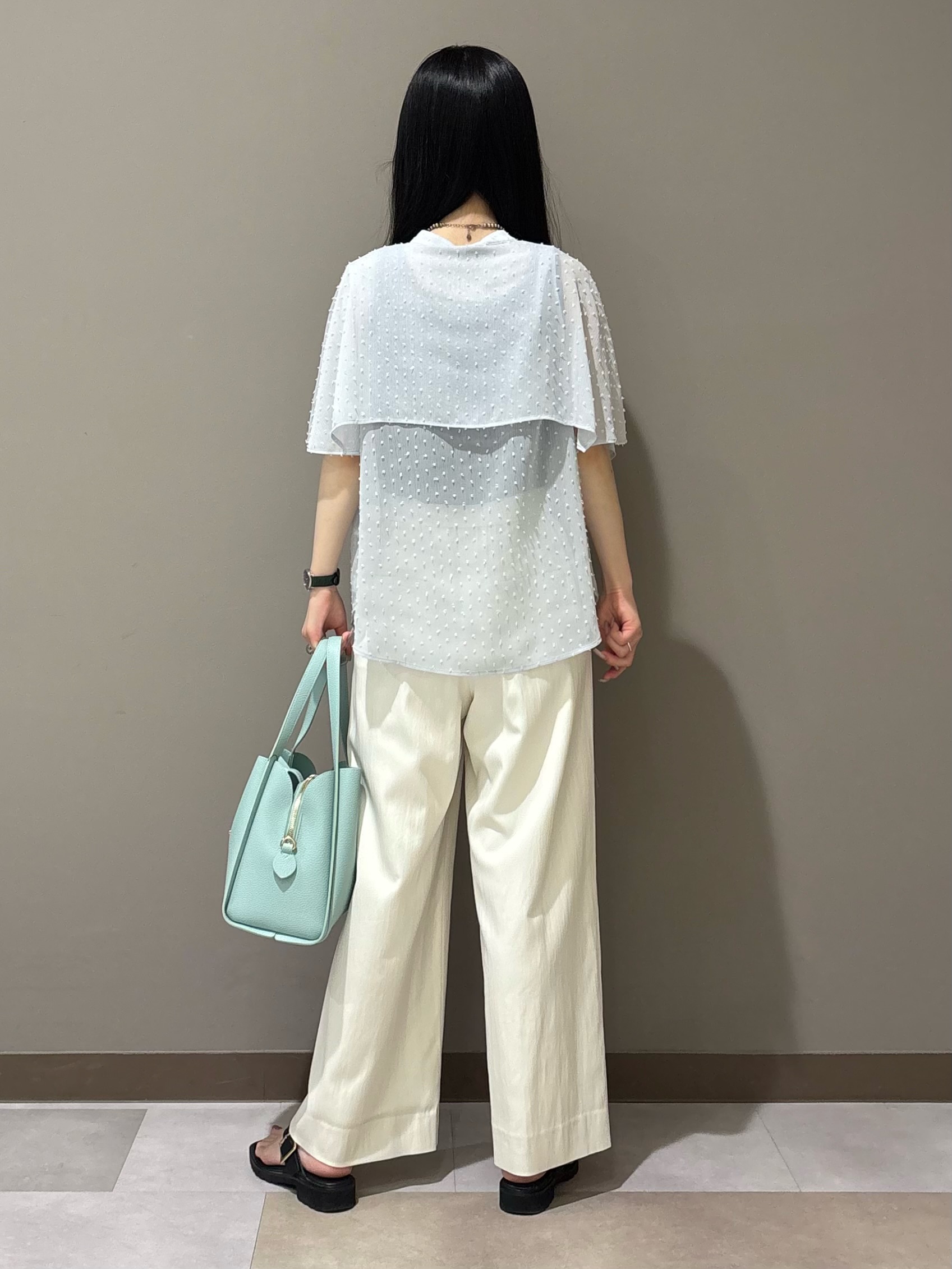 KEIKOさんの「INDIVI｜【洗える／ドットモチーフ】ケープスリーブブラウス」を使ったコーディネート