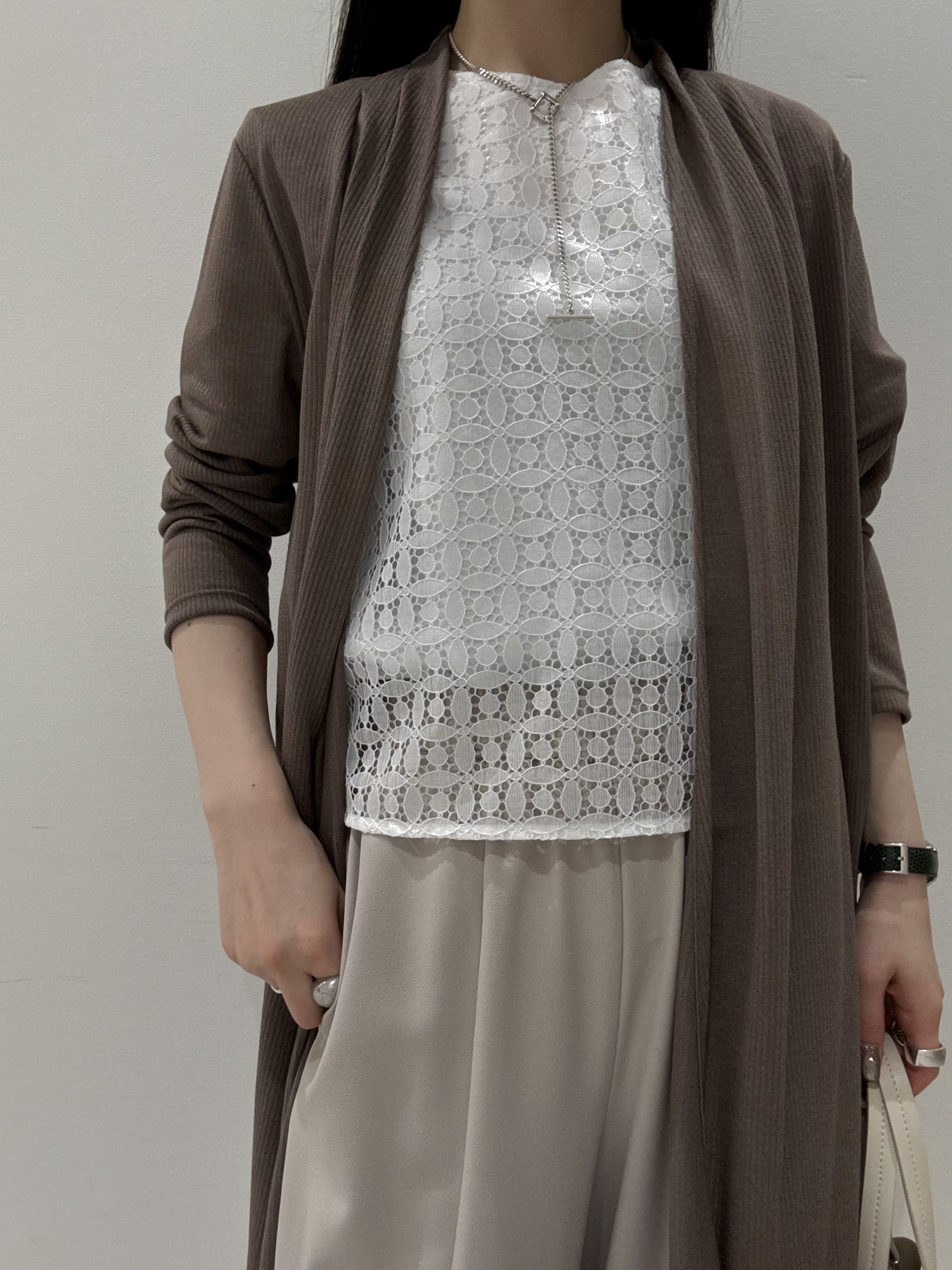 KEIKOさんの「INDIVI｜【洗える／アンサンブル可能】シアースストライプカーディガン」を使ったコーディネート