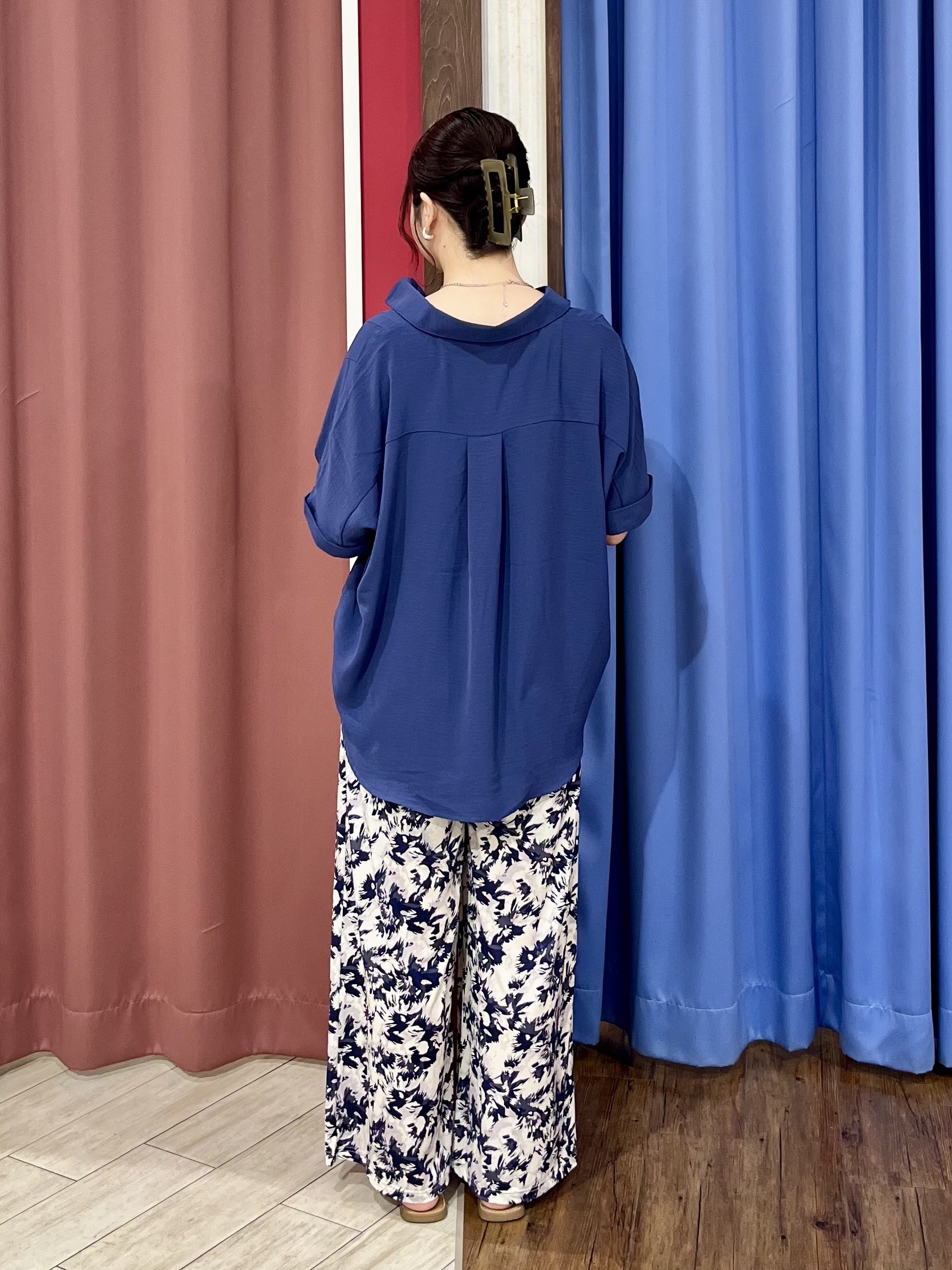 ｙｒｋさんの「SHOO･LA･RUE｜【前後2WAY/洗濯機可/S-LL】スクエアネックで小顔効果 ランダムテレコタンクトップ」を使ったコーディネート