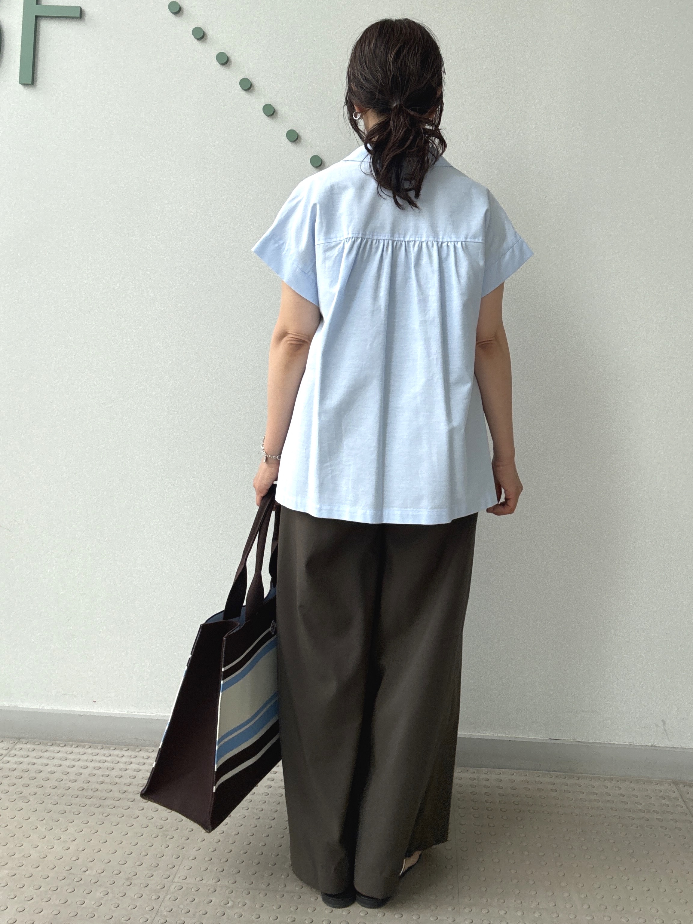 kawamuraさんの「DRESSTERIOR｜【毎年人気/ウォッシャブル】バックフレアオックスシャツ」を使ったコーディネート