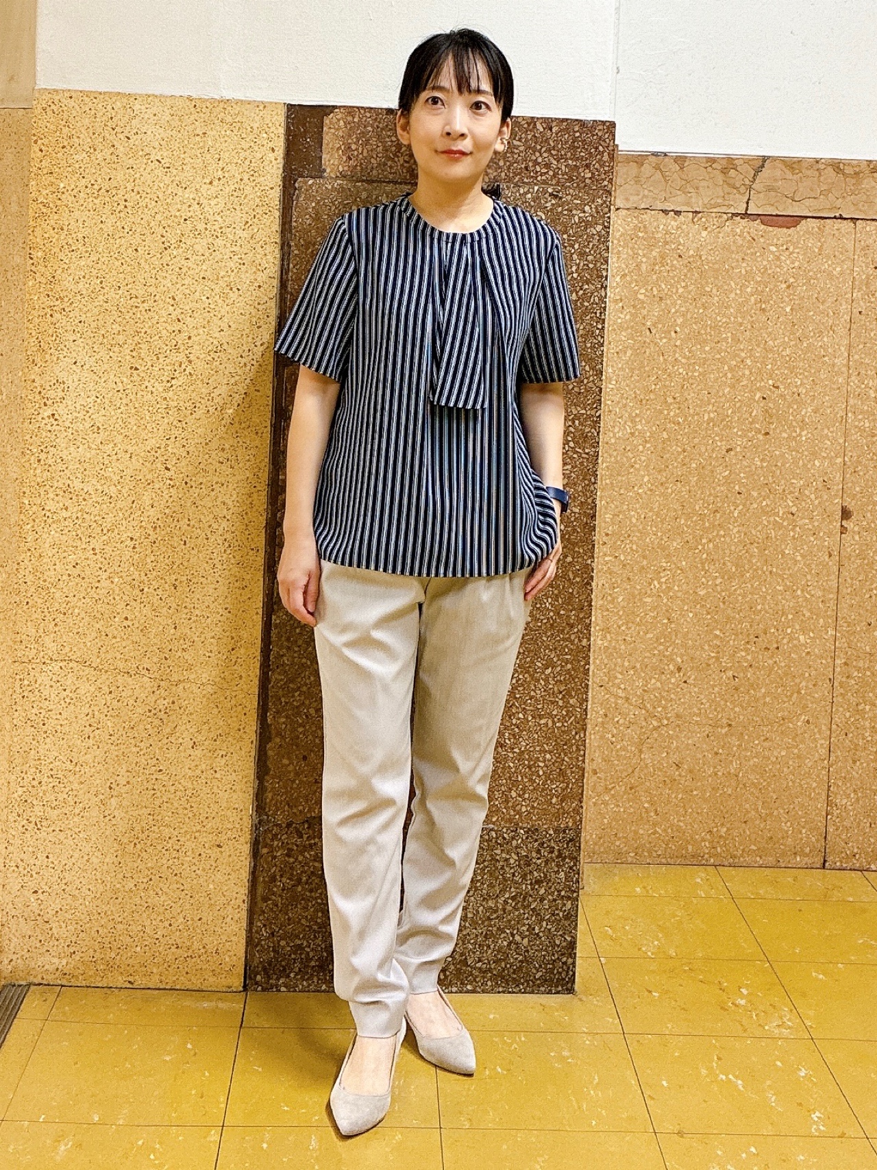 hattoriさんの「INDIVI｜【洗える／UVケア】ストライプ柄＆無地 ボウタイ風 半袖ブラウス」を使ったコーディネート