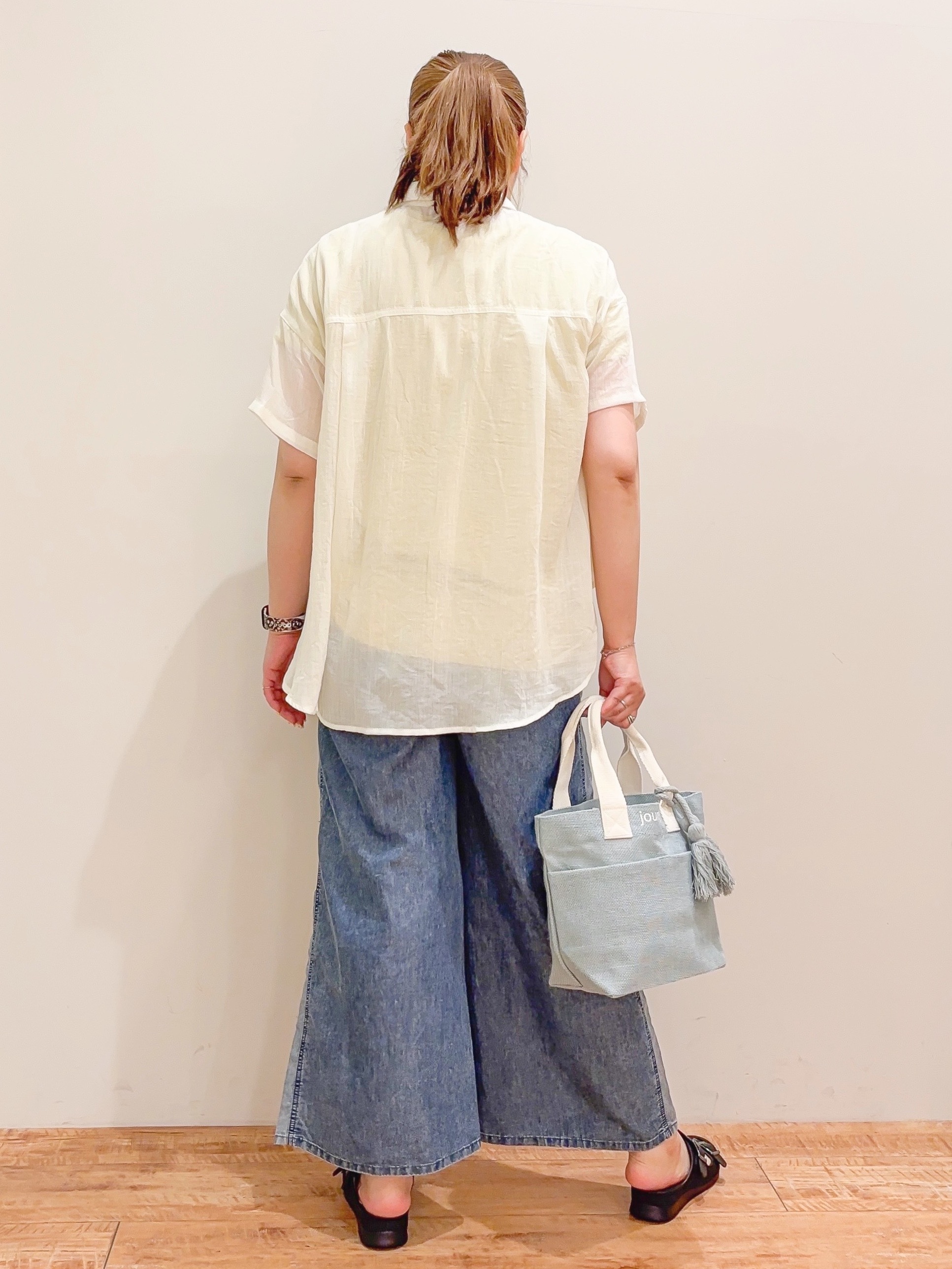 naoさんの「SHOO･LA･RUE｜ヒップがすっぽり隠れる やわらか5分袖シアーシャツ」を使ったコーディネート