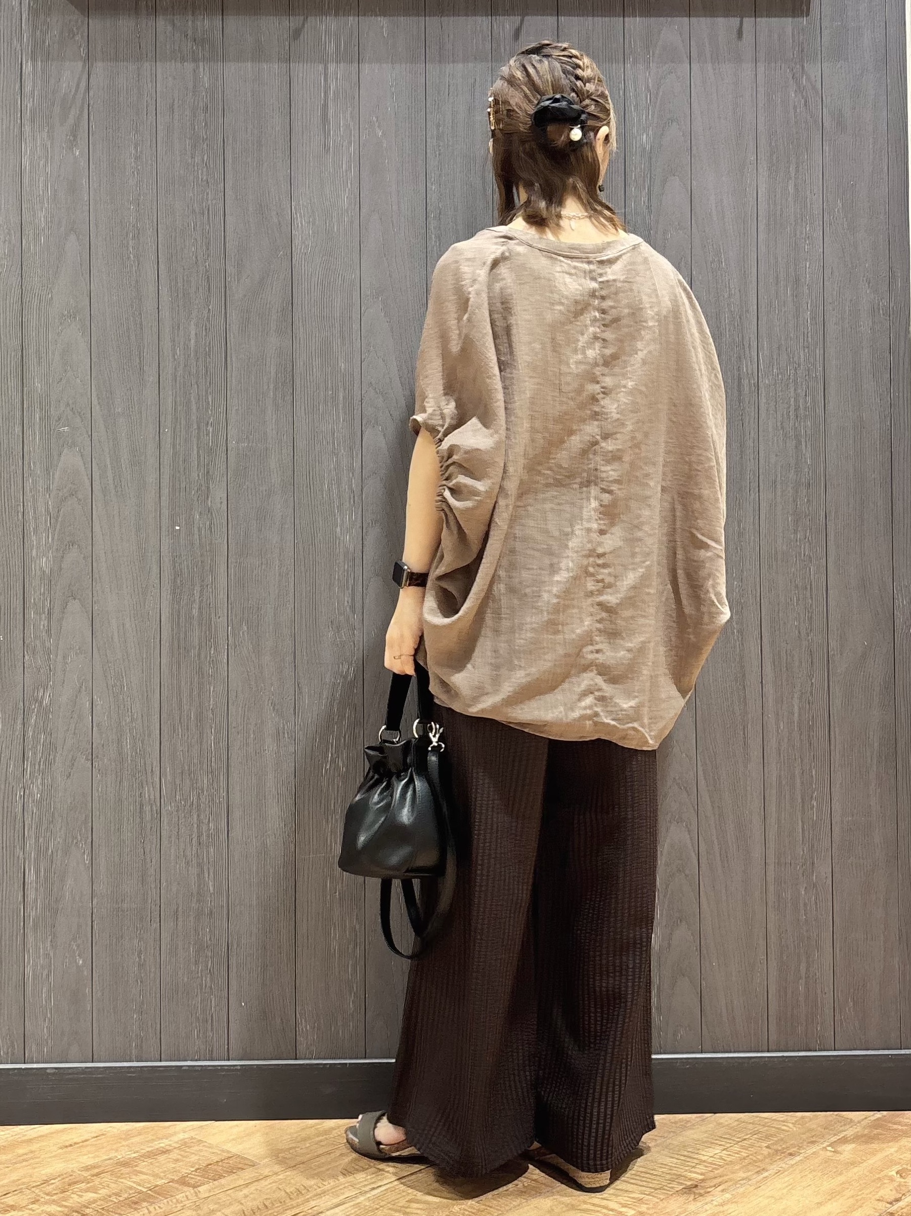 meiさんの「SHOO･LA･RUE｜【体型カバー】バルーン風ゆるシャツブラウス」を使ったコーディネート