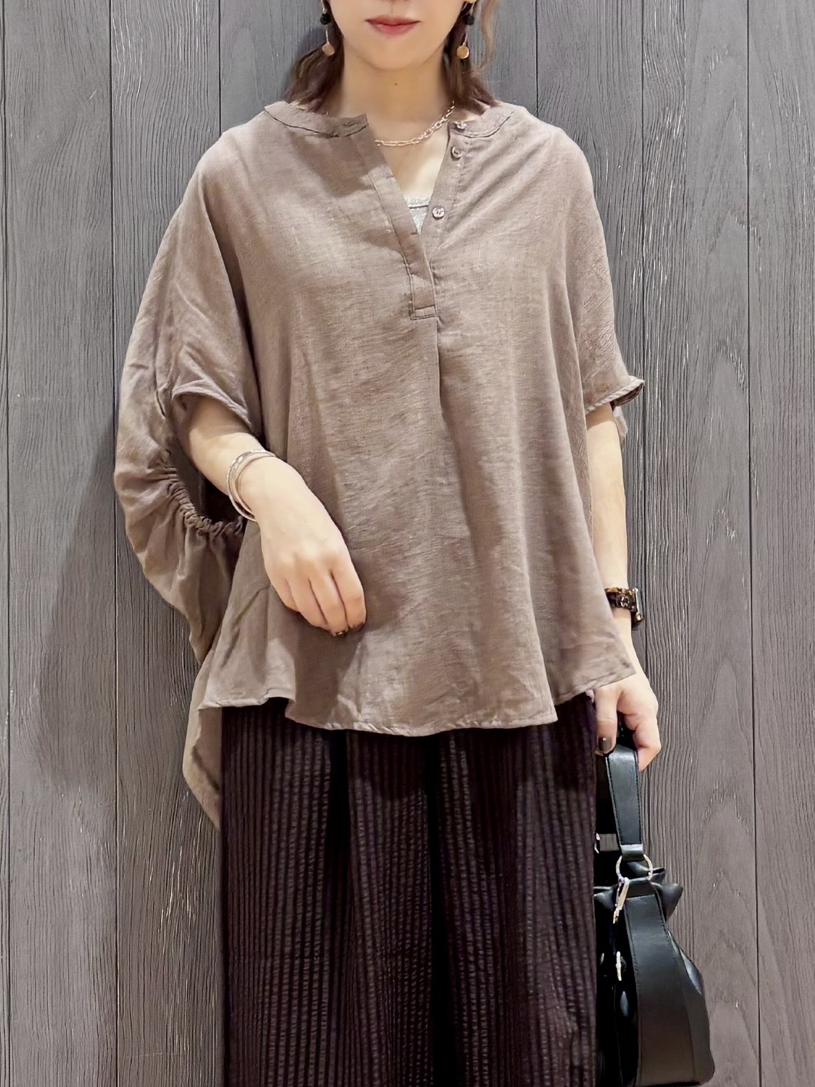 meiさんの「SHOO･LA･RUE｜【体型カバー】バルーン風ゆるシャツブラウス」を使ったコーディネート