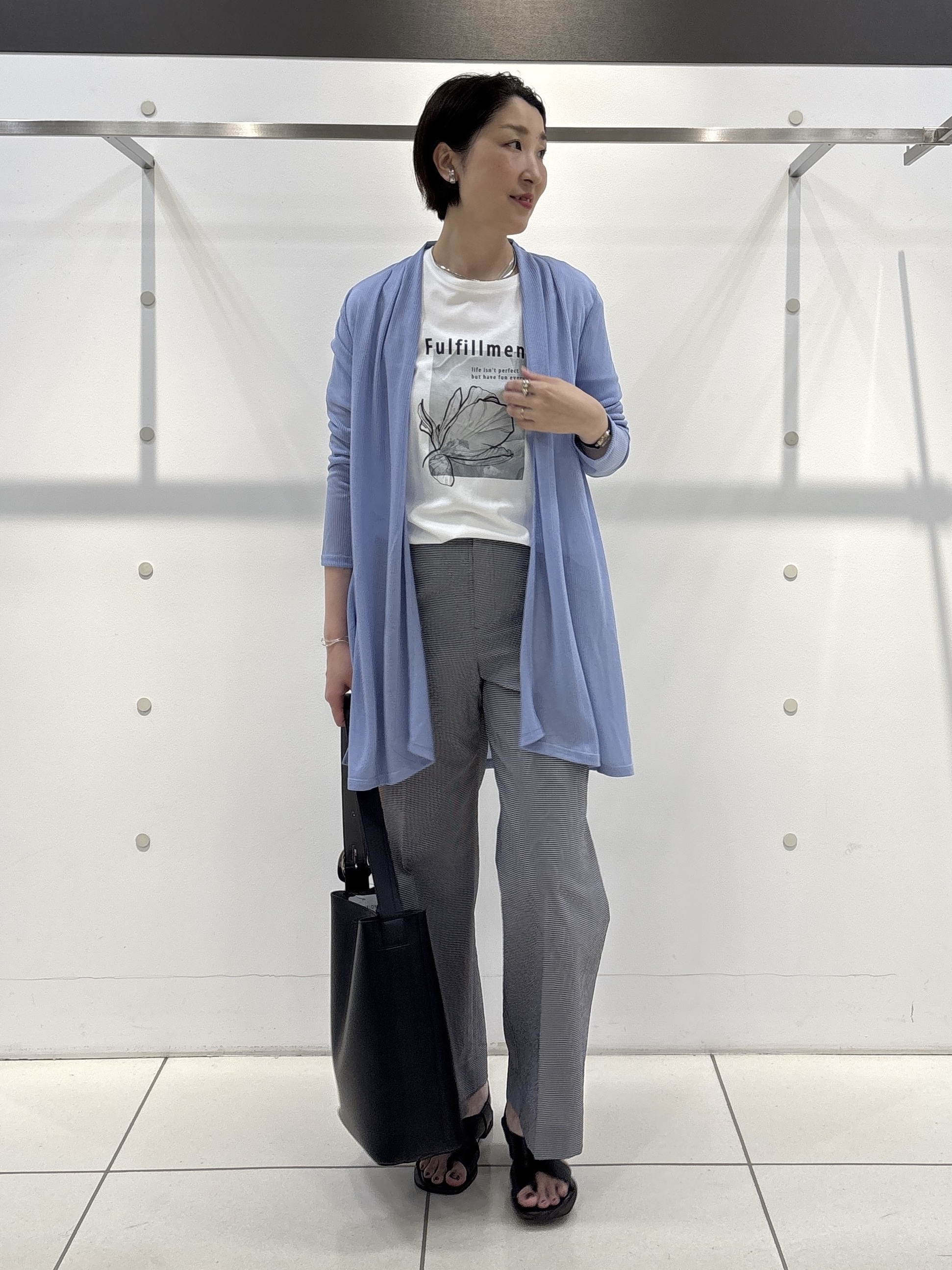 yuriさんの「INDIVI｜【洗える／アンサンブル可能】シアースストライプカーディガン」を使ったコーディネート