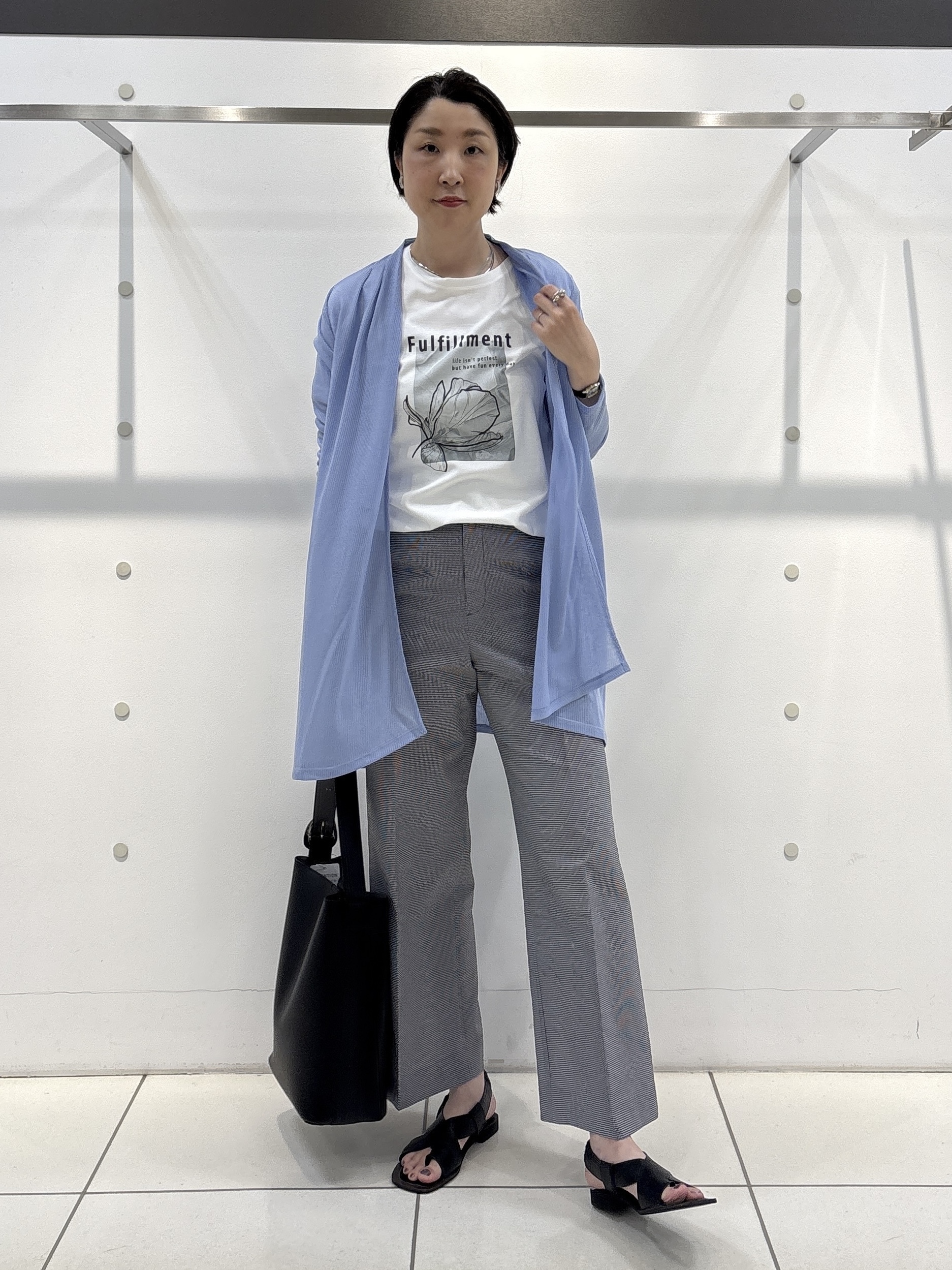 yuriさんの「INDIVI｜【洗える／アンサンブル可能】シアースストライプカーディガン」を使ったコーディネート