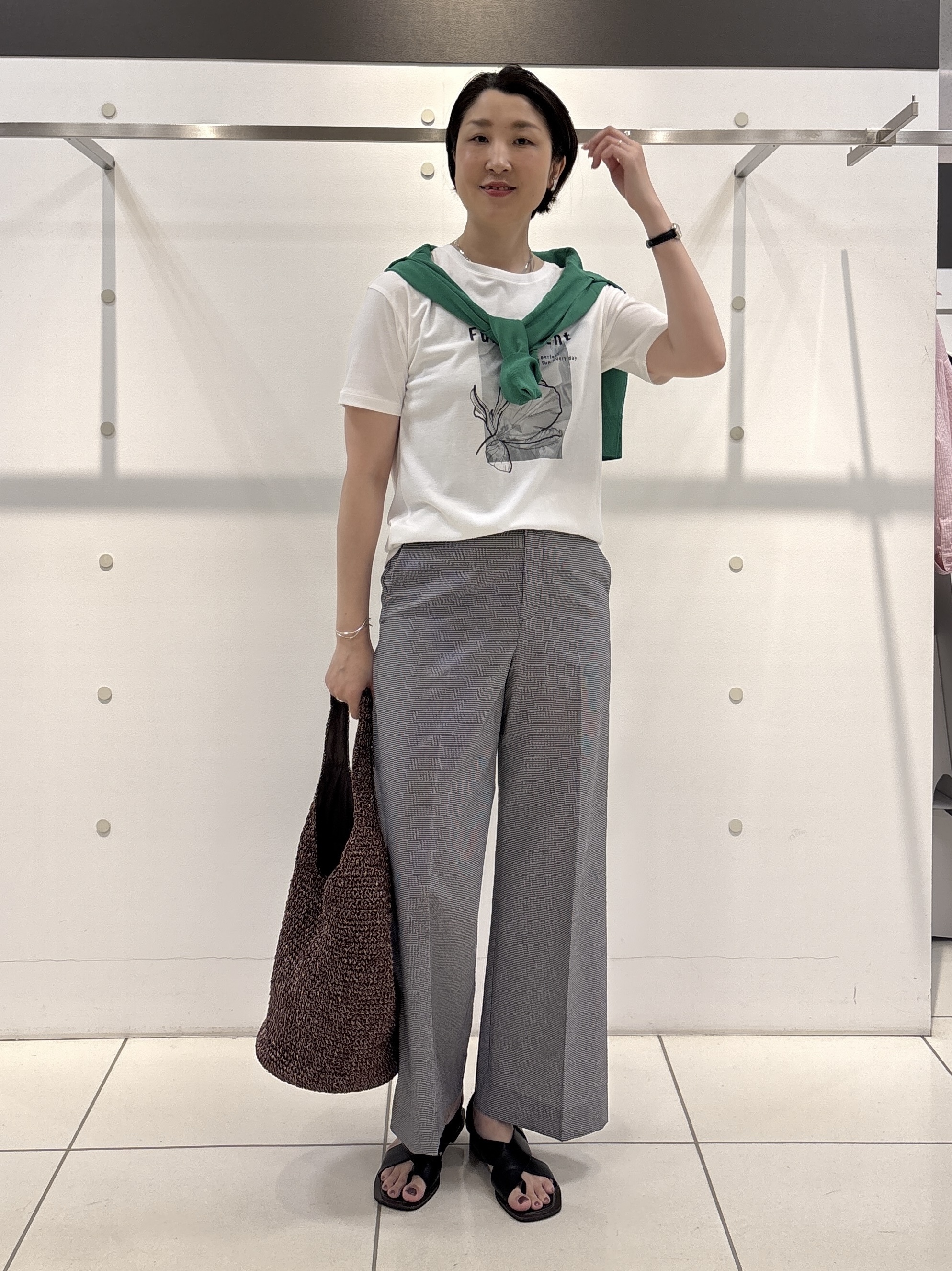 yuriさんの「INDIVI｜【洗える／アンサンブル可能】シアースストライプカーディガン」を使ったコーディネート