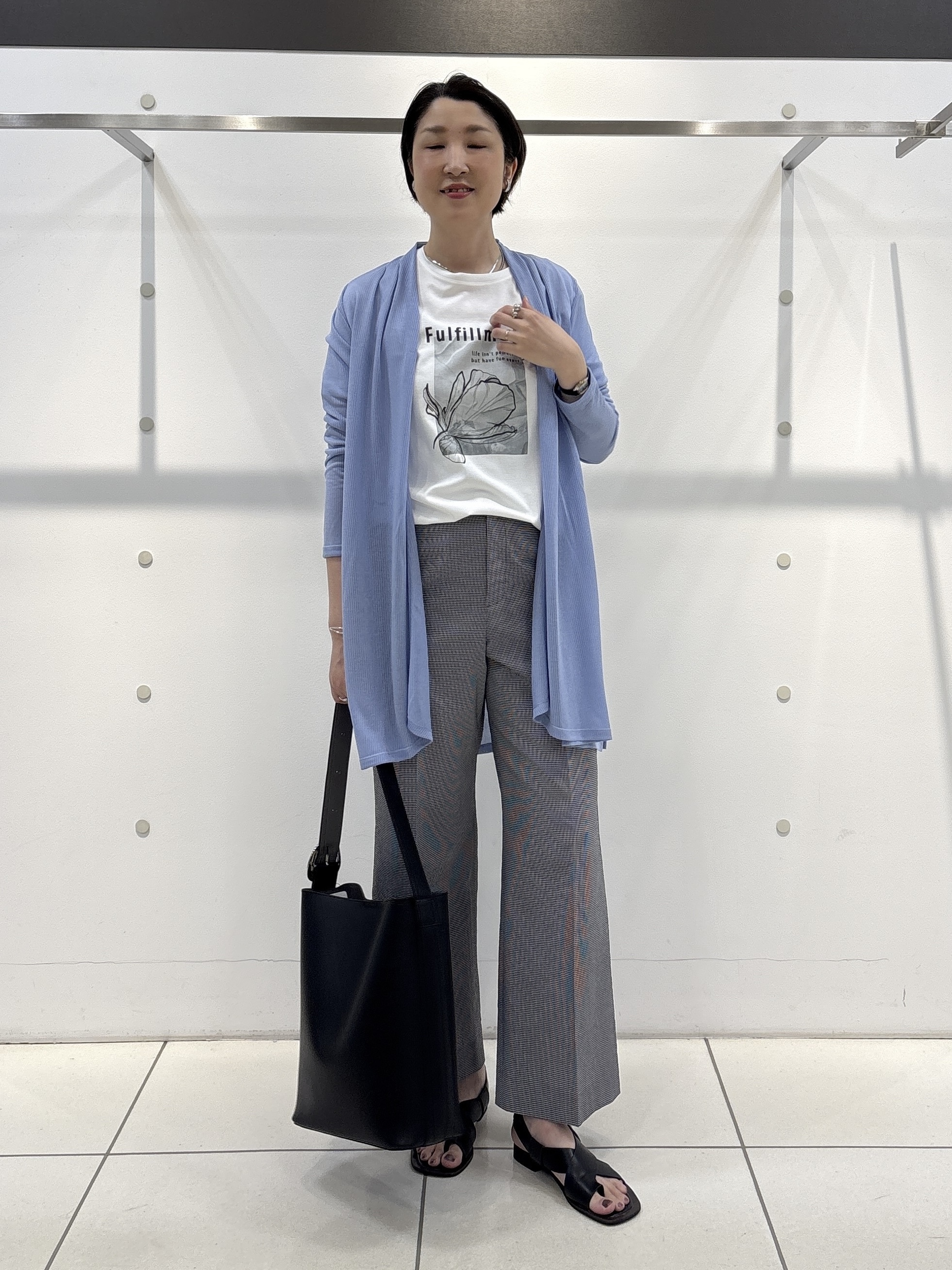 yuriさんの「INDIVI｜【洗える／アンサンブル可能】シアースストライプカーディガン」を使ったコーディネート