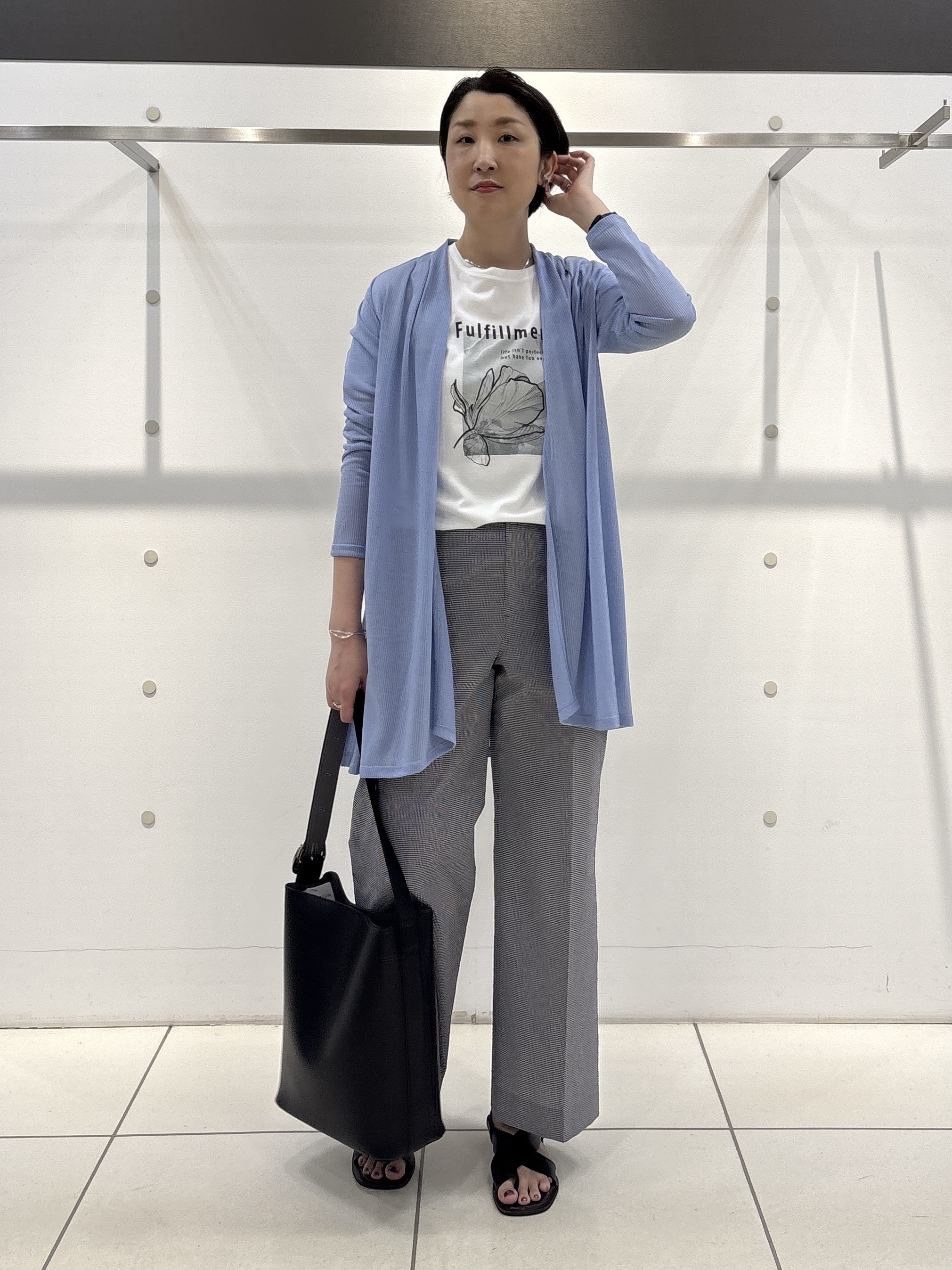 yuriさんの「INDIVI｜【洗える／アンサンブル可能】シアースストライプカーディガン」を使ったコーディネート