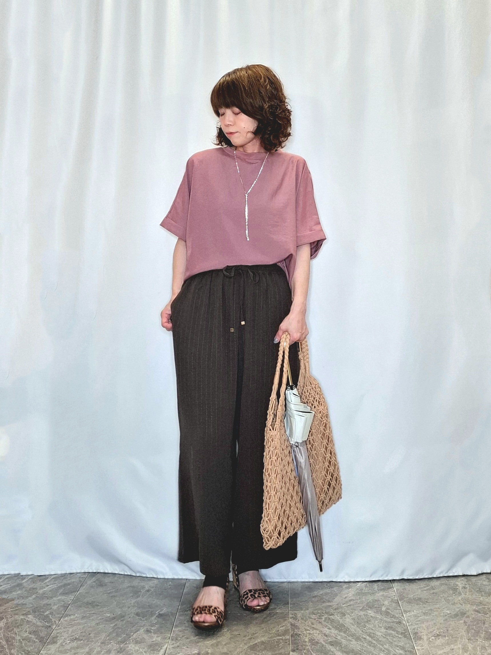 ぬーさんの「SHOO･LA･RUE｜【着丈選べる/ひんやり/体型カバー】洗濯後しわになりにくい さらさらドルマンブラウス」を使ったコーディネート