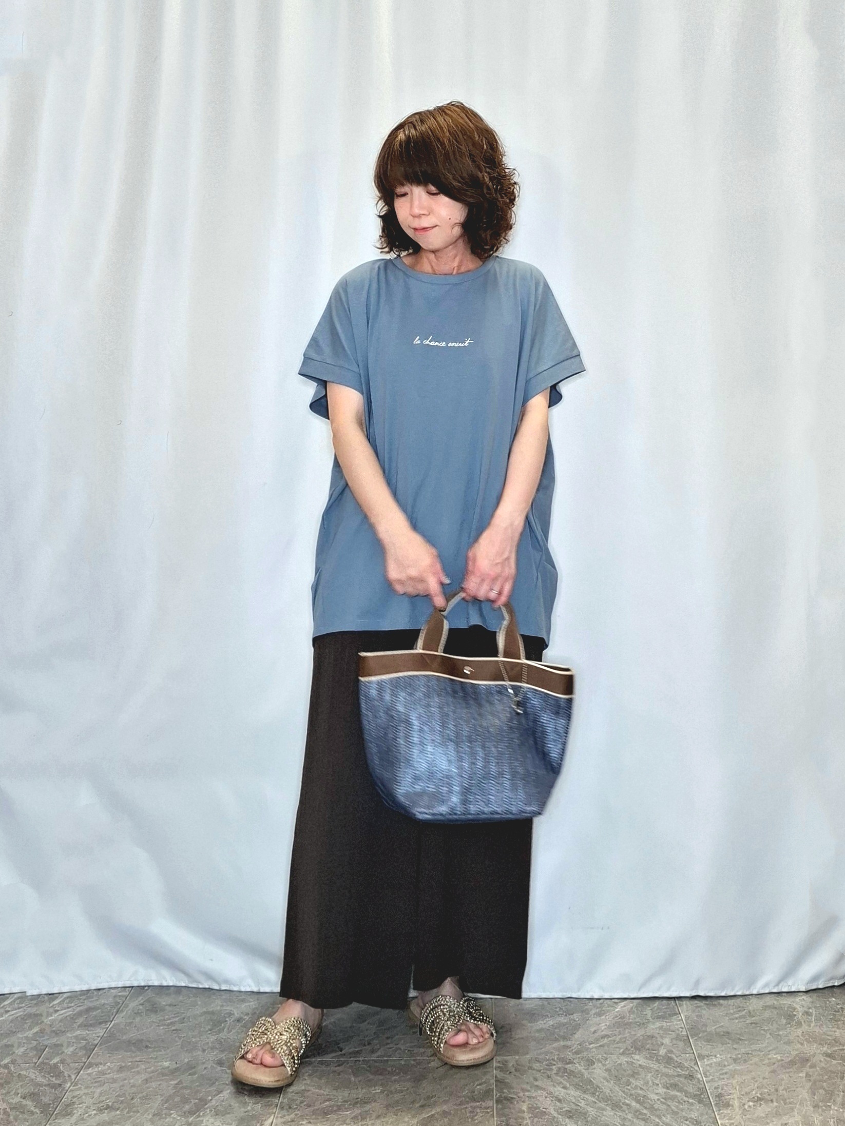 ぬーさんの「SHOO･LA･RUE｜【ひんやり/洗濯機可/S-LL】肩タックとロールアップでこなれ見え デザイン半袖シャツ」を使ったコーディネート