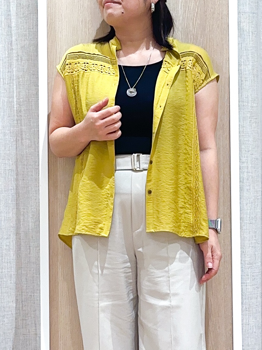 naoさんの「grove｜【洗える・ON/OFF使える】繊細レースが引き立つ、フレンチ袖ブラウス」を使ったコーディネート