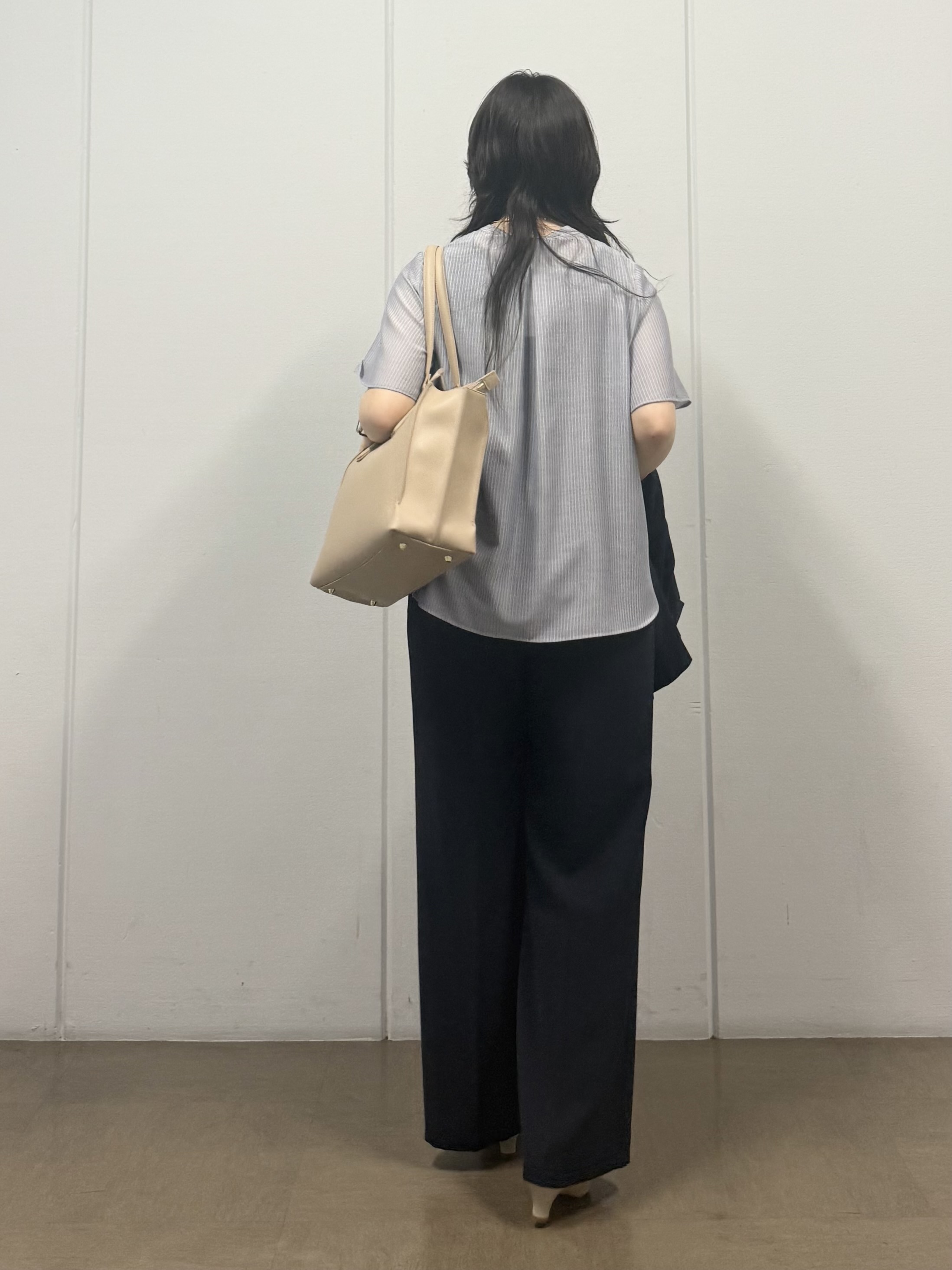 mizukiさんの「INDIVI｜【接触冷感/洗える】シアーシャンブレーピンタックブラウス」を使ったコーディネート