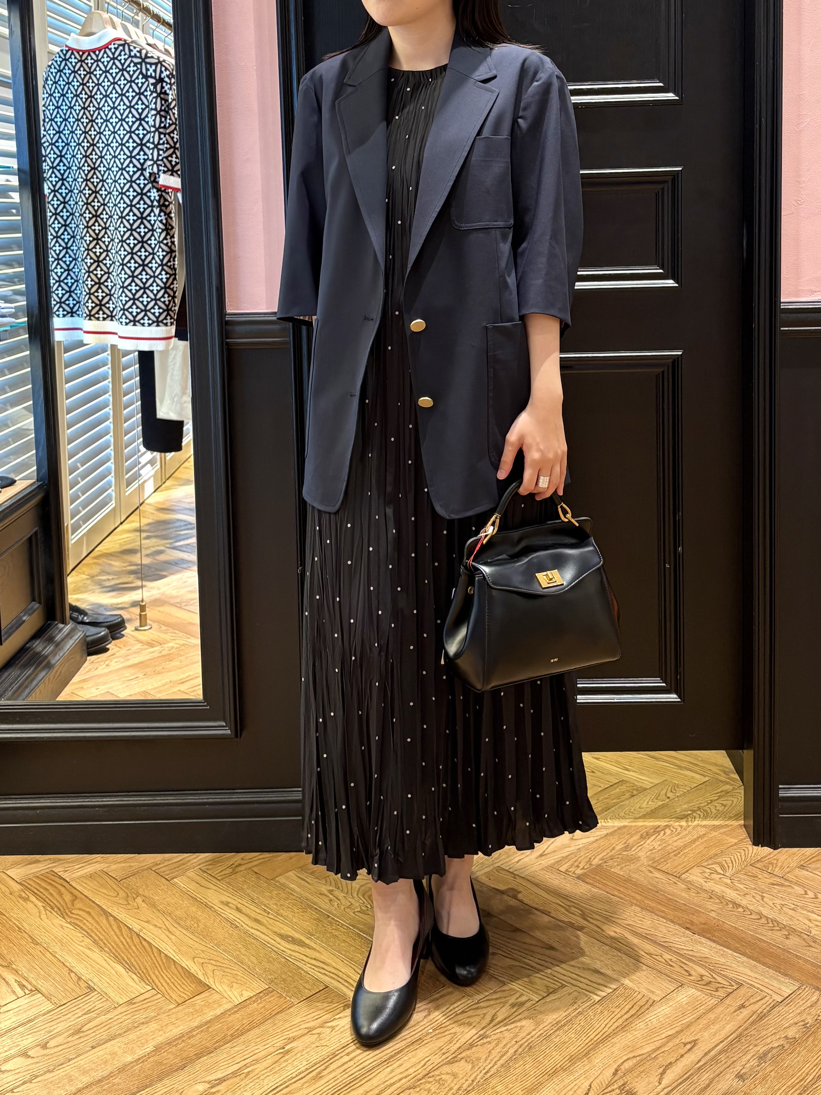 cocoさんの「DRESSTERIOR｜【ウォッシャブル/2WAYシルエット】ノースリーブプリーツワンピース」を使ったコーディネート