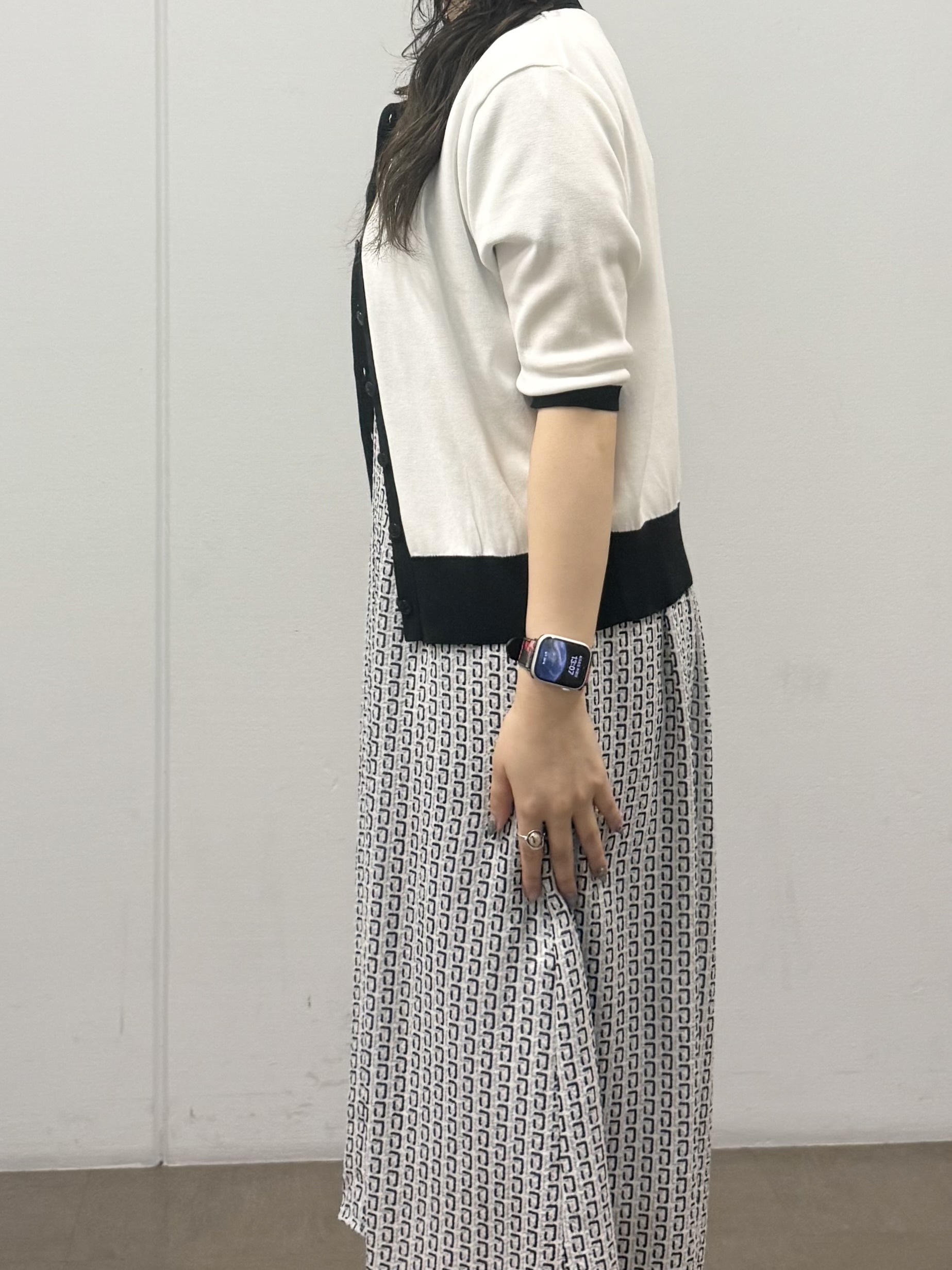 mizukiさんの「INDIVI｜【バイカラー】衿付きシャツ風ニット」を使ったコーディネート