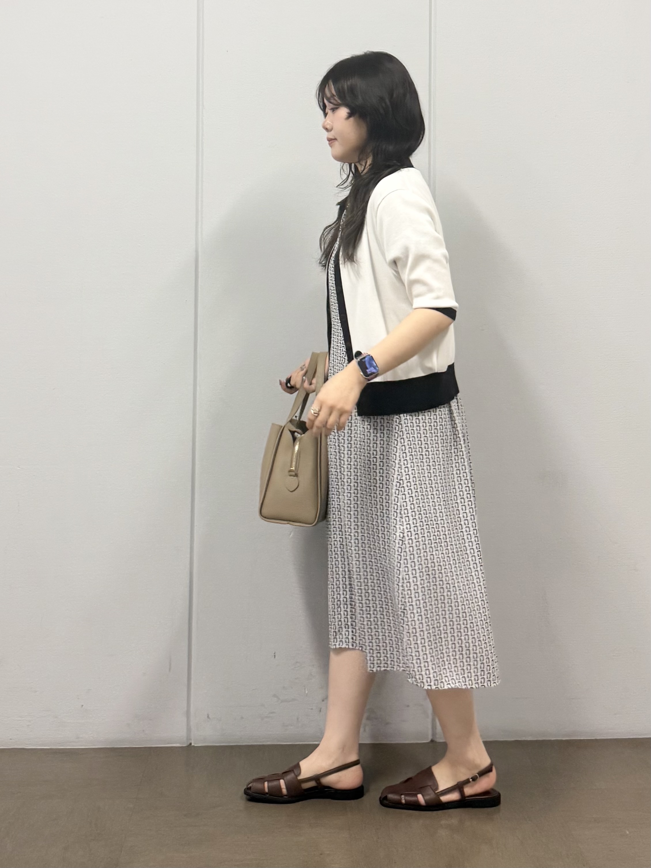 mizukiさんの「INDIVI｜【バイカラー】衿付きシャツ風ニット」を使ったコーディネート