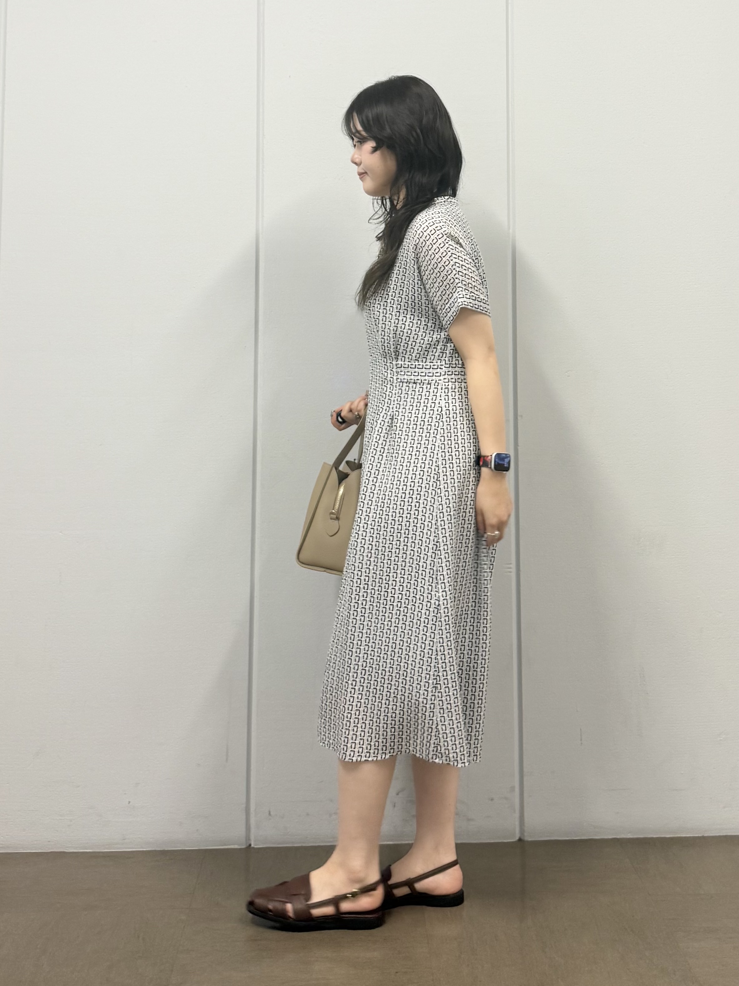 mizukiさんの「INDIVI｜【バイカラー】衿付きシャツ風ニット」を使ったコーディネート