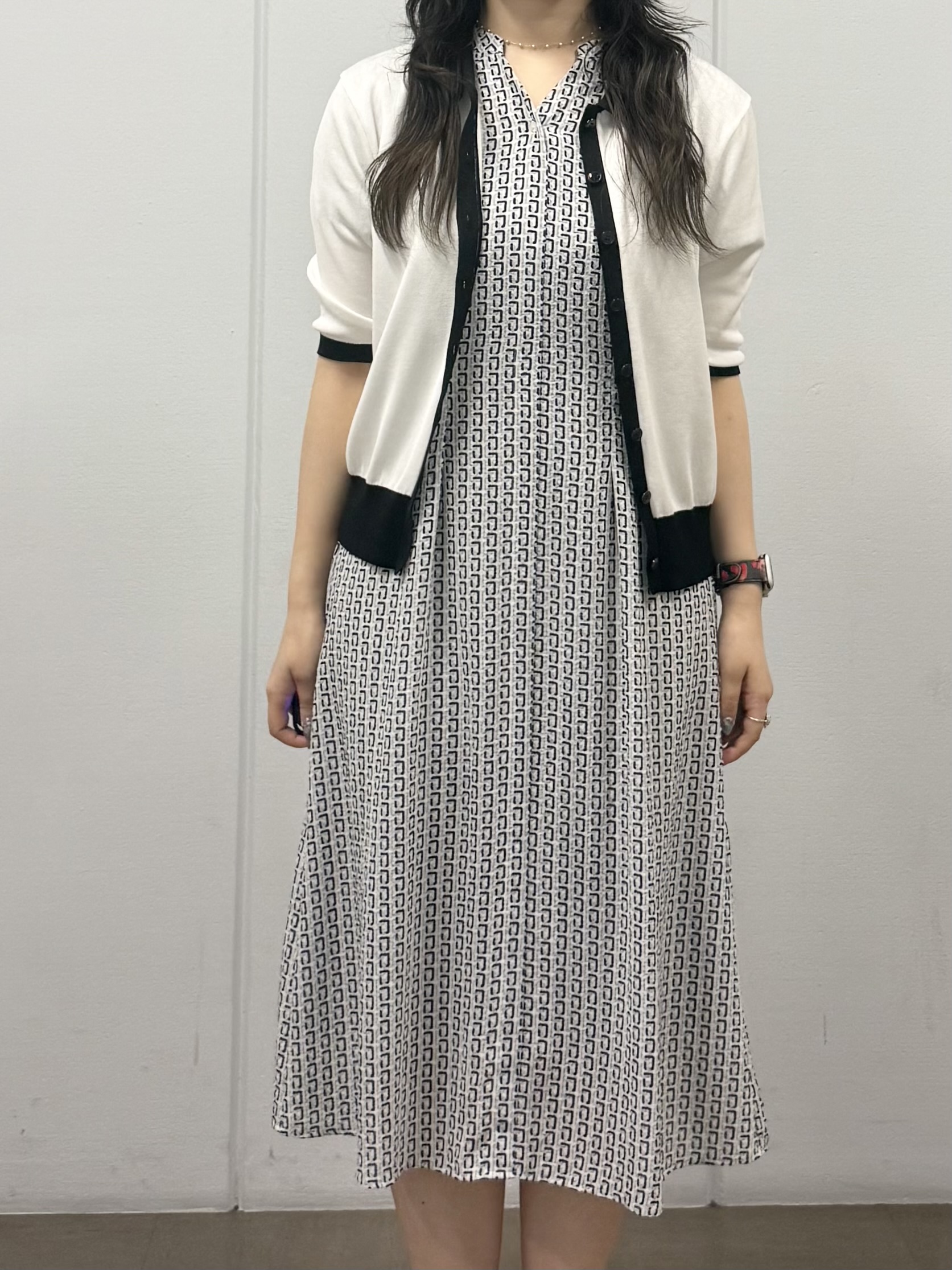 mizukiさんの「INDIVI｜【バイカラー】衿付きシャツ風ニット」を使ったコーディネート