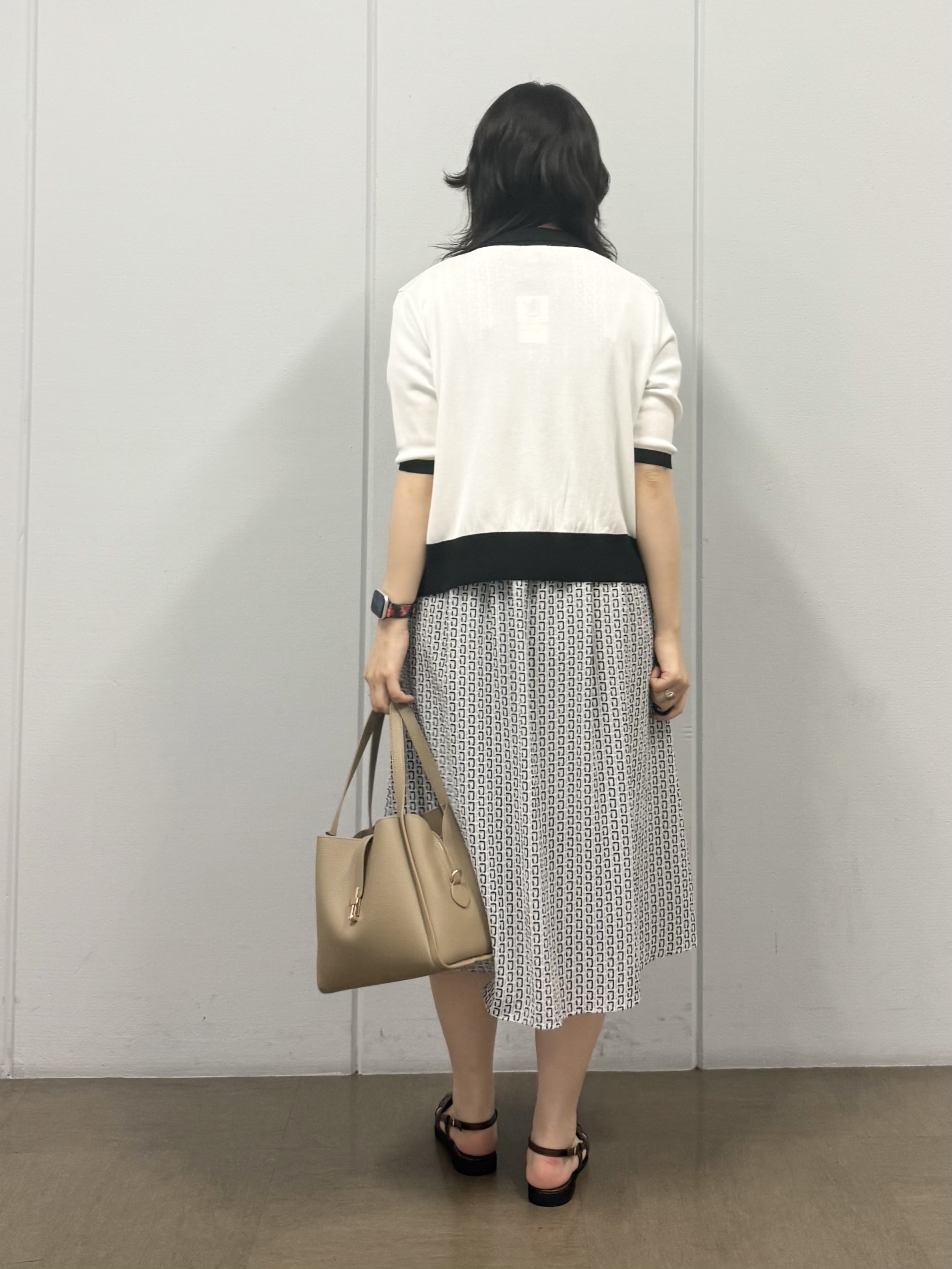mizukiさんの「INDIVI｜【バイカラー】衿付きシャツ風ニット」を使ったコーディネート