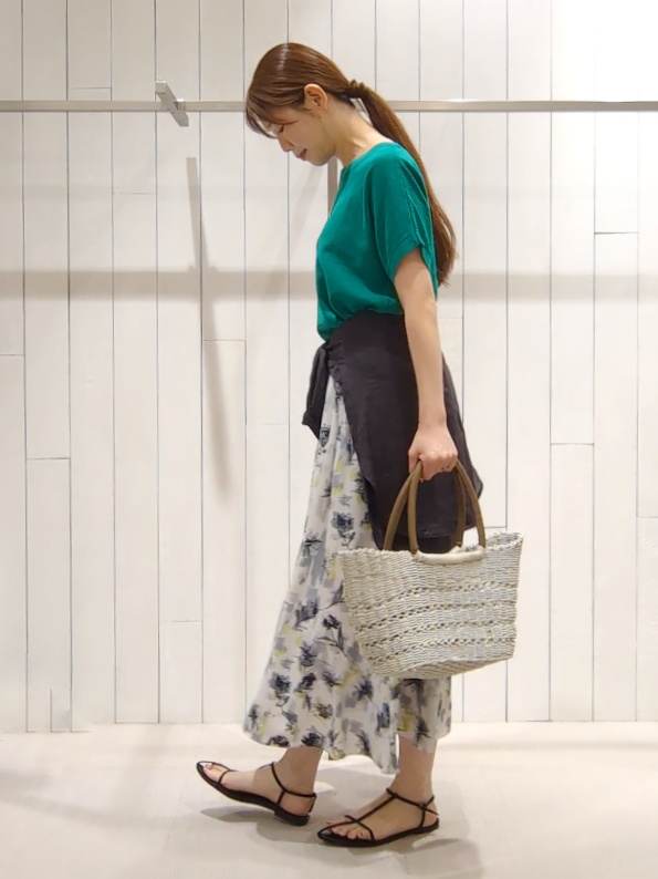 SHOさんの「INDIVI｜【洗える／SETUP可能】アートフラワープリントスカート」を使ったコーディネート