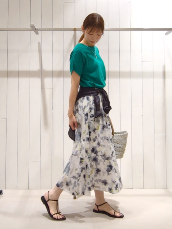 SHOさんの「INDIVI｜【洗える／SETUP可能】アートフラワープリントスカート」を使ったコーディネート