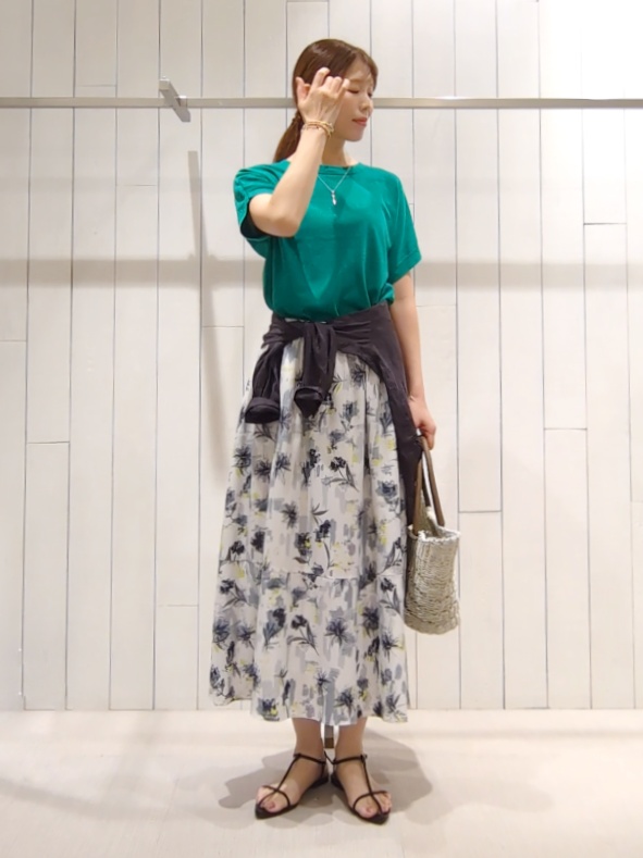 SHOさんの「INDIVI｜【洗える／SETUP可能】アートフラワープリントスカート」を使ったコーディネート