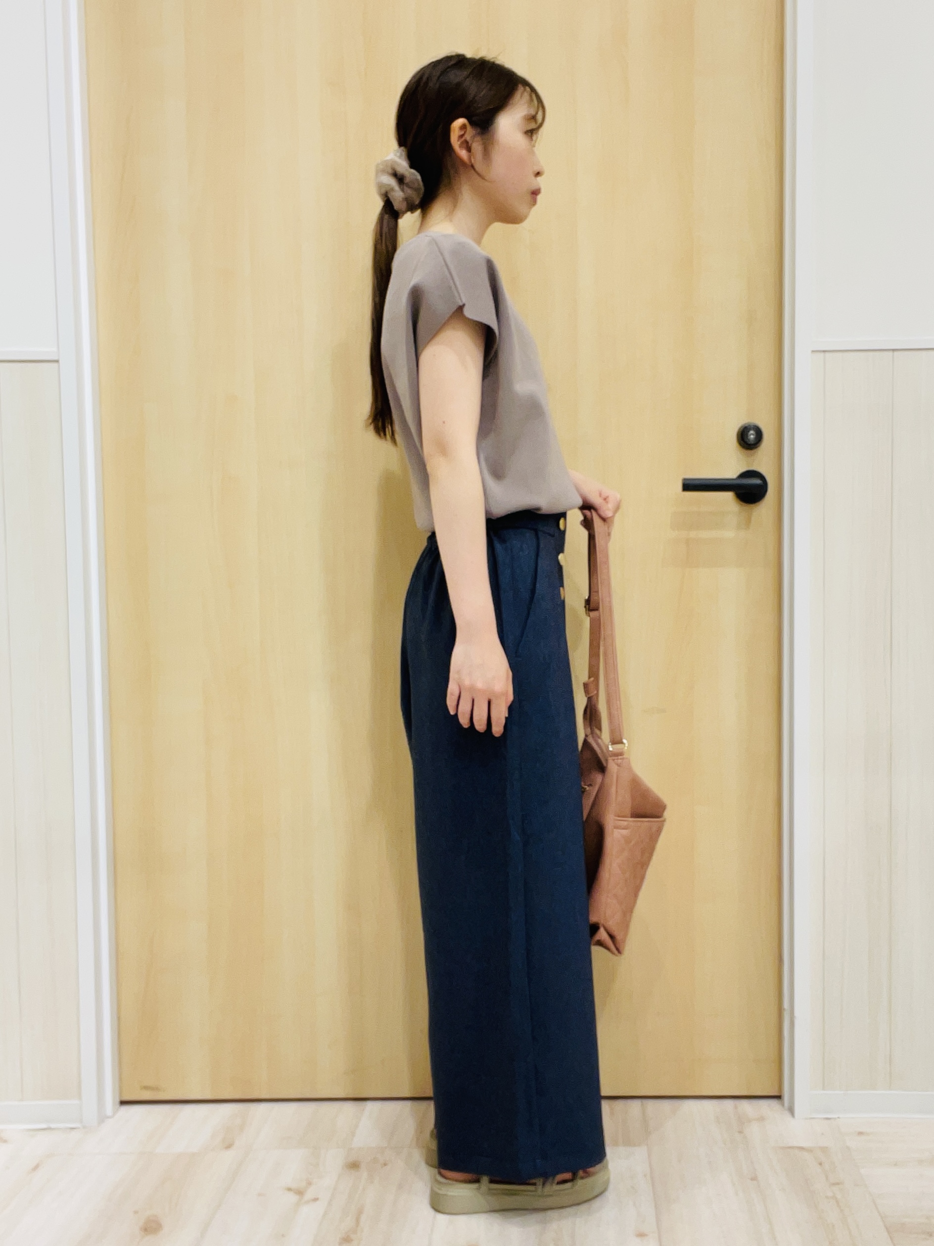 minamiさんの「SHOO･LA･RUE｜【ひんやり/洗濯機可/S-LL】インせず着られる 大人シンプルサマーニット」を使ったコーディネート