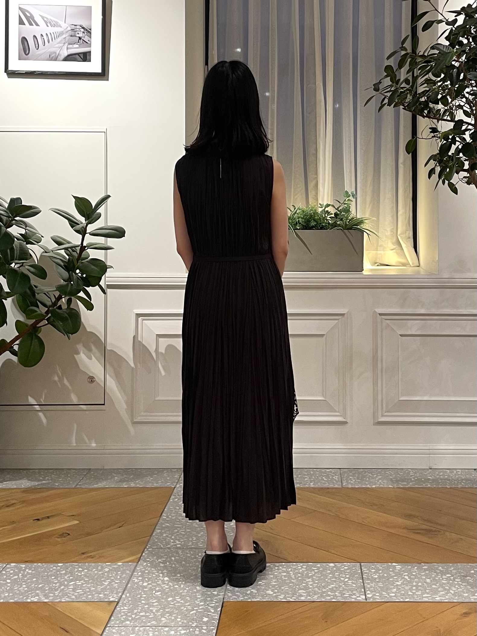 Lilyさんの「DRESSTERIOR｜【ウォッシャブル/2WAYシルエット】ノースリーブプリーツワンピース」を使ったコーディネート