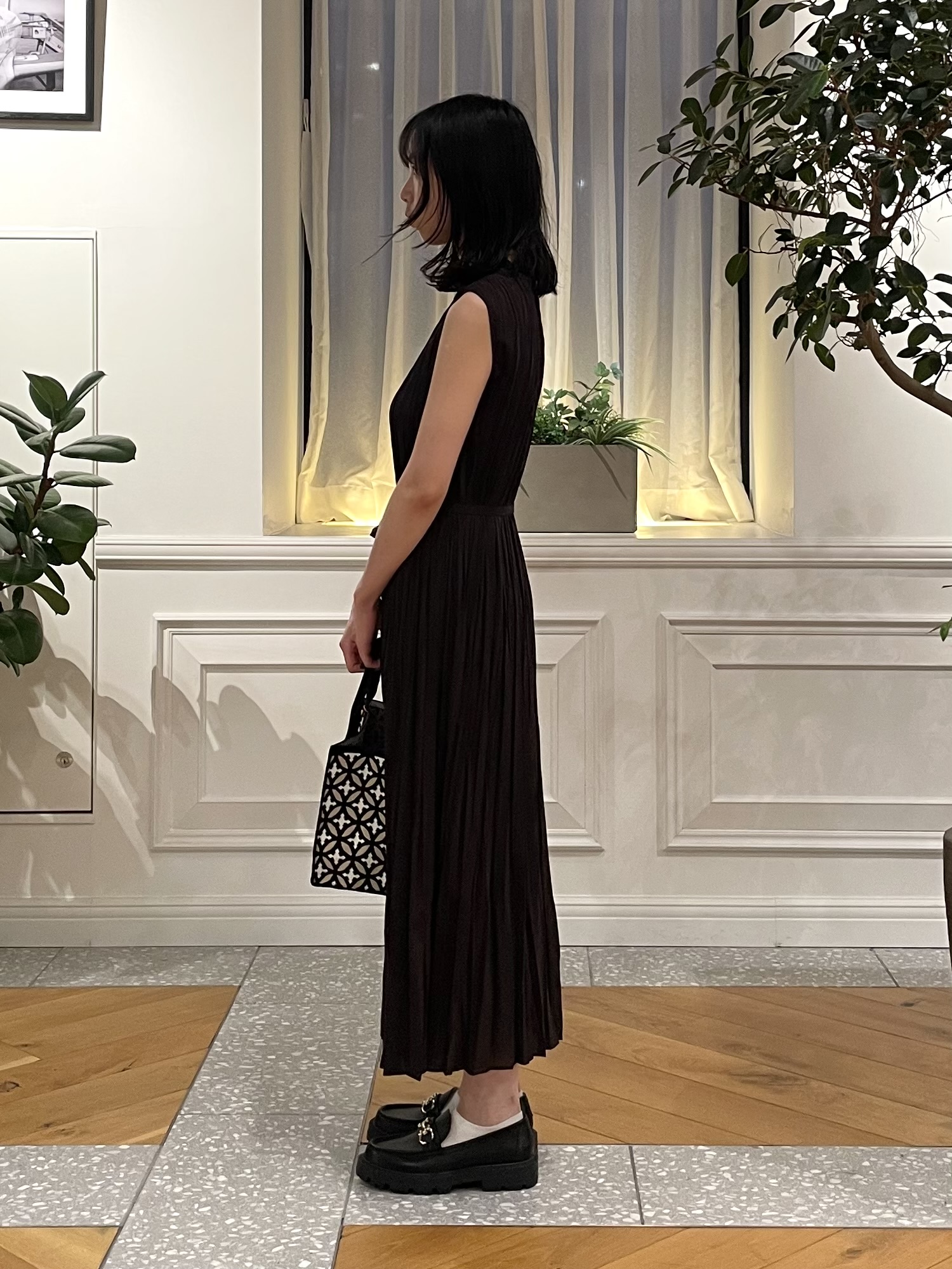 Lilyさんの「DRESSTERIOR｜【ウォッシャブル/2WAYシルエット】ノースリーブプリーツワンピース」を使ったコーディネート