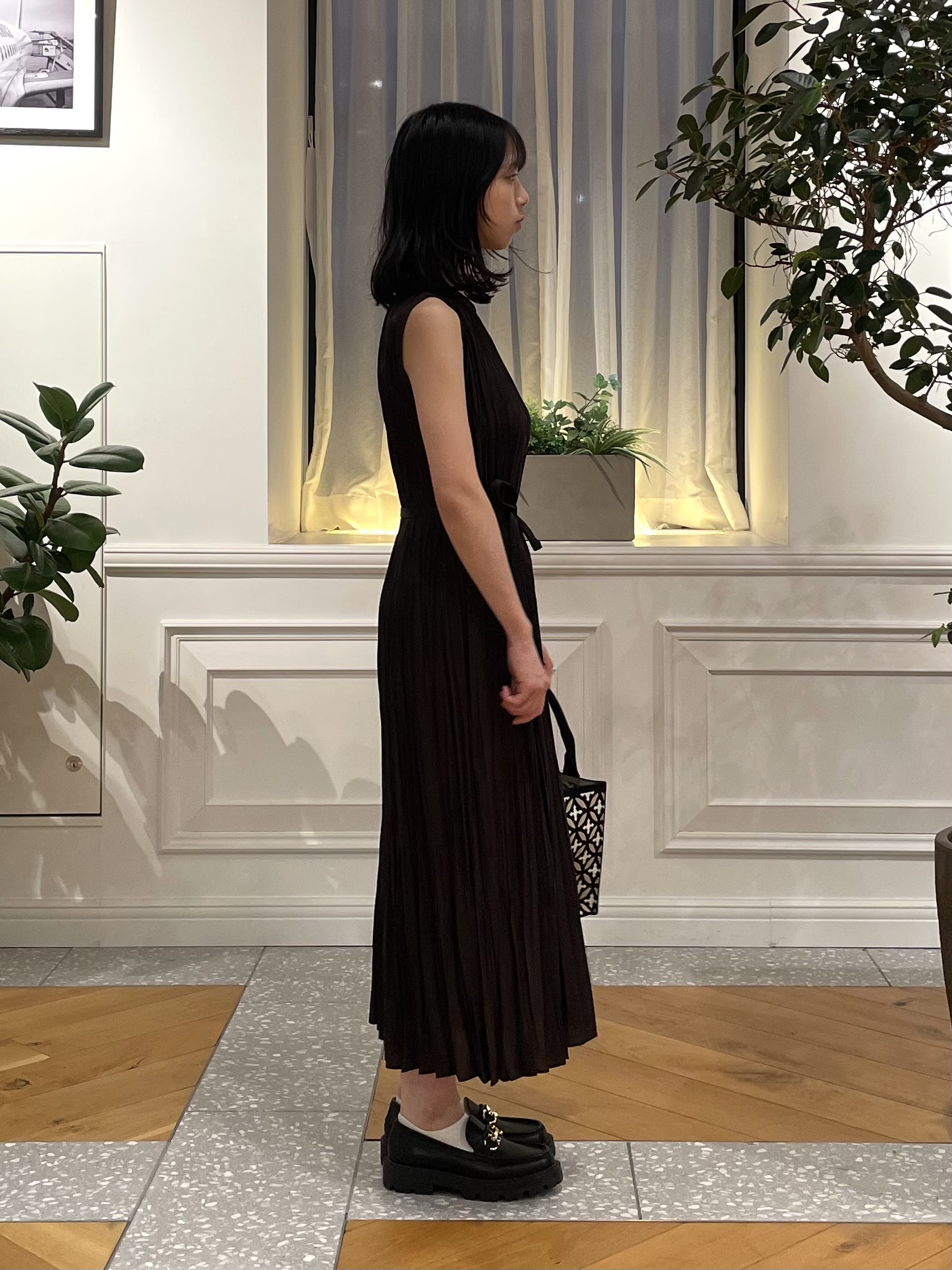 Lilyさんの「DRESSTERIOR｜【ウォッシャブル/2WAYシルエット】ノースリーブプリーツワンピース」を使ったコーディネート