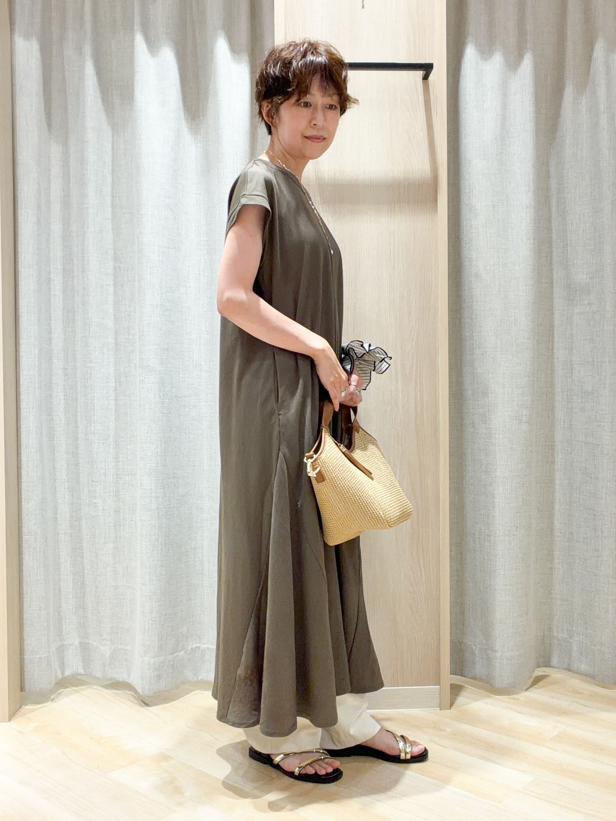 ヨッコさんの「grove｜【低身長さんも選べる着丈】モクロディフレンチワンピース」を使ったコーディネート
