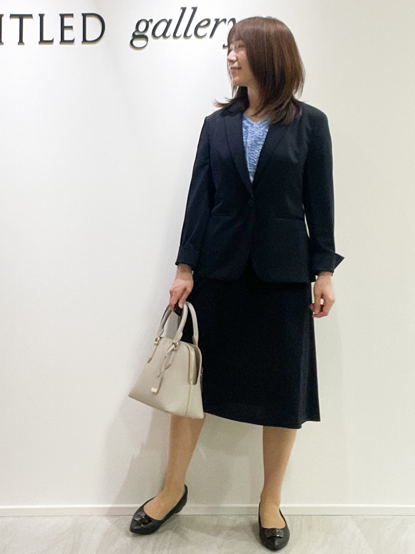 めいさんの「UNTITLED｜【接触冷感/通気性/洗える】Vネックフリルブラウス」を使ったコーディネート