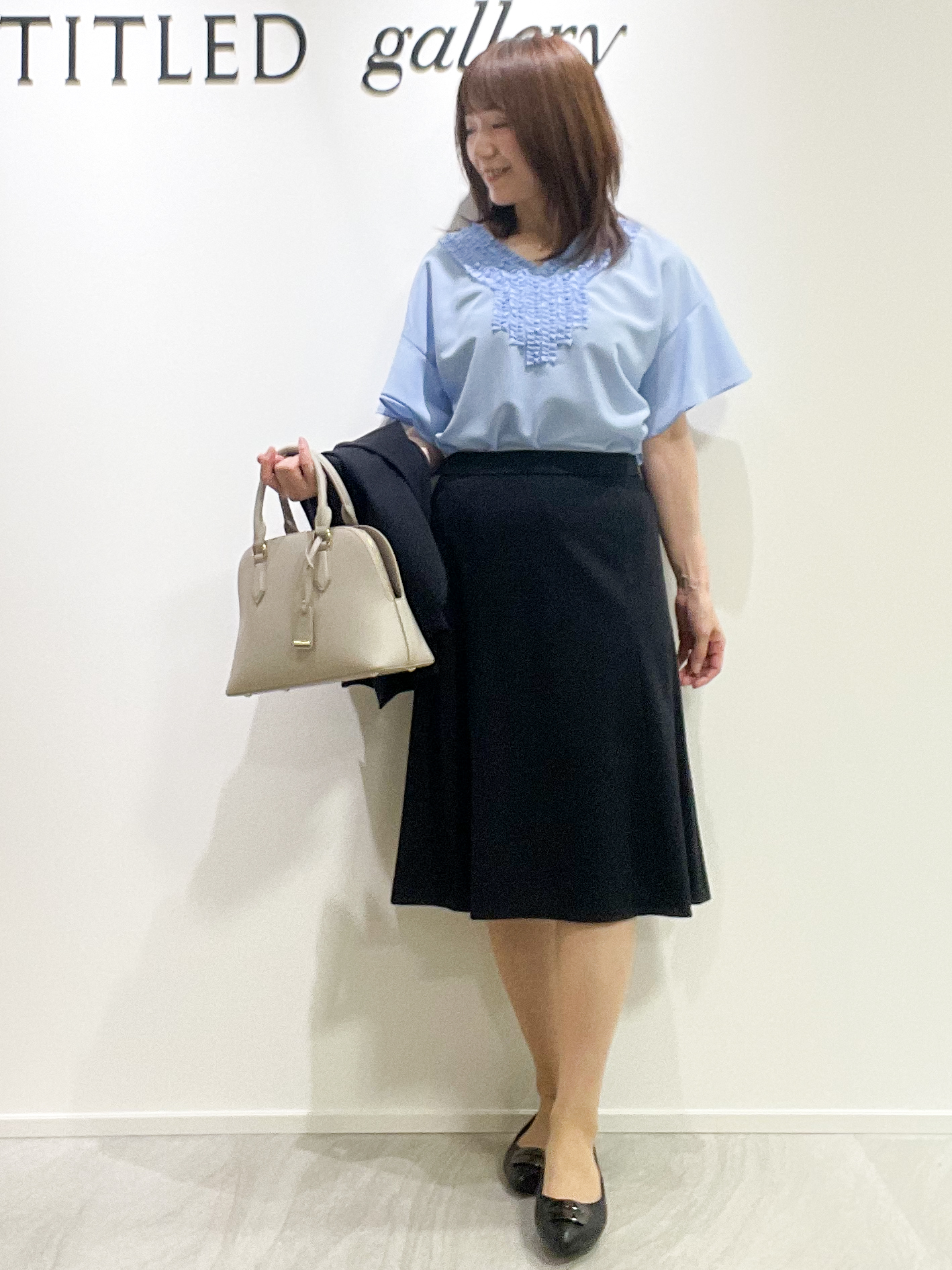 めいさんの「UNTITLED｜【接触冷感/通気性/洗える】Vネックフリルブラウス」を使ったコーディネート