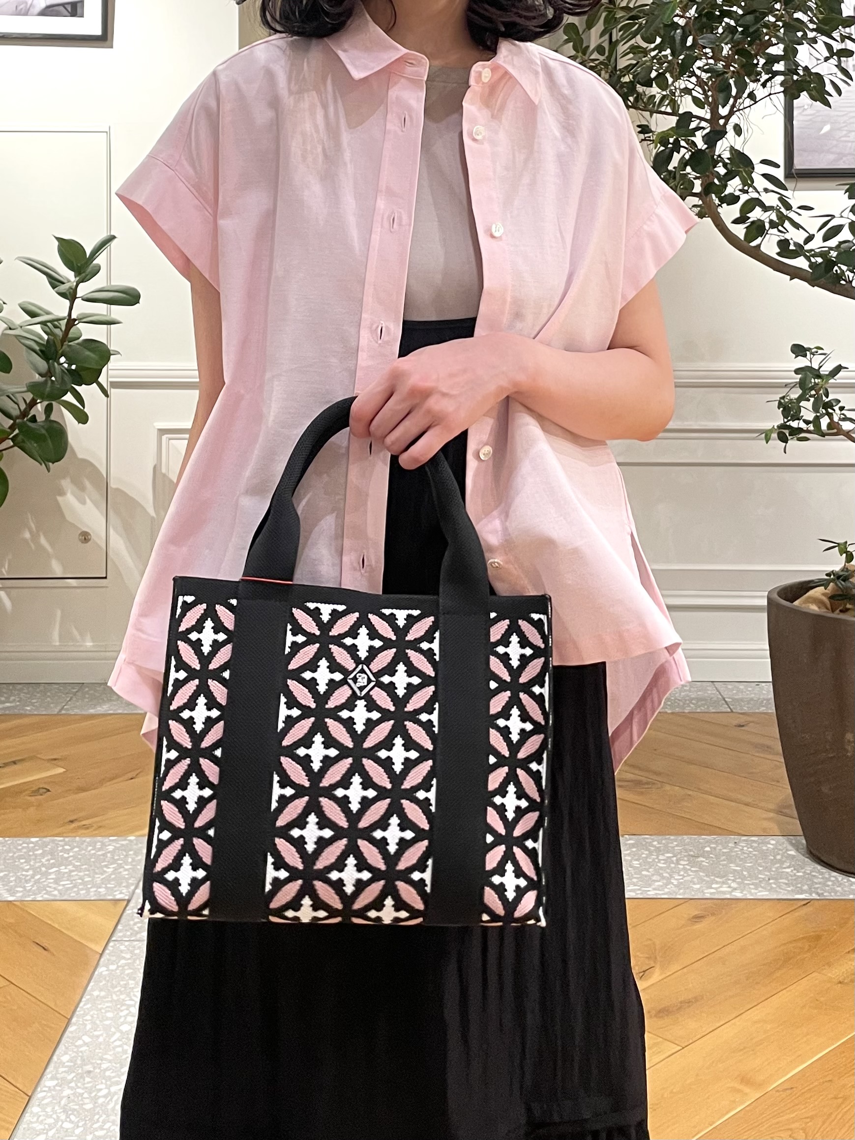 Lilyさんの「DRESSTERIOR｜【毎年人気/ウォッシャブル】バックフレアオックスシャツ」を使ったコーディネート