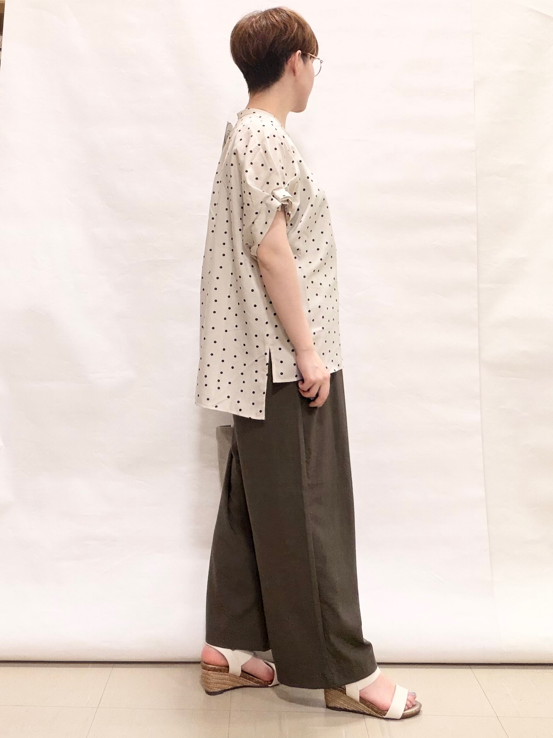 なっちゃんさんの「SHOO･LA･RUE｜【洗濯機可／洗濯後しわになりにくい】大人の甘さをプラスする ドット柄袖タックブラウス」を使ったコーディネート