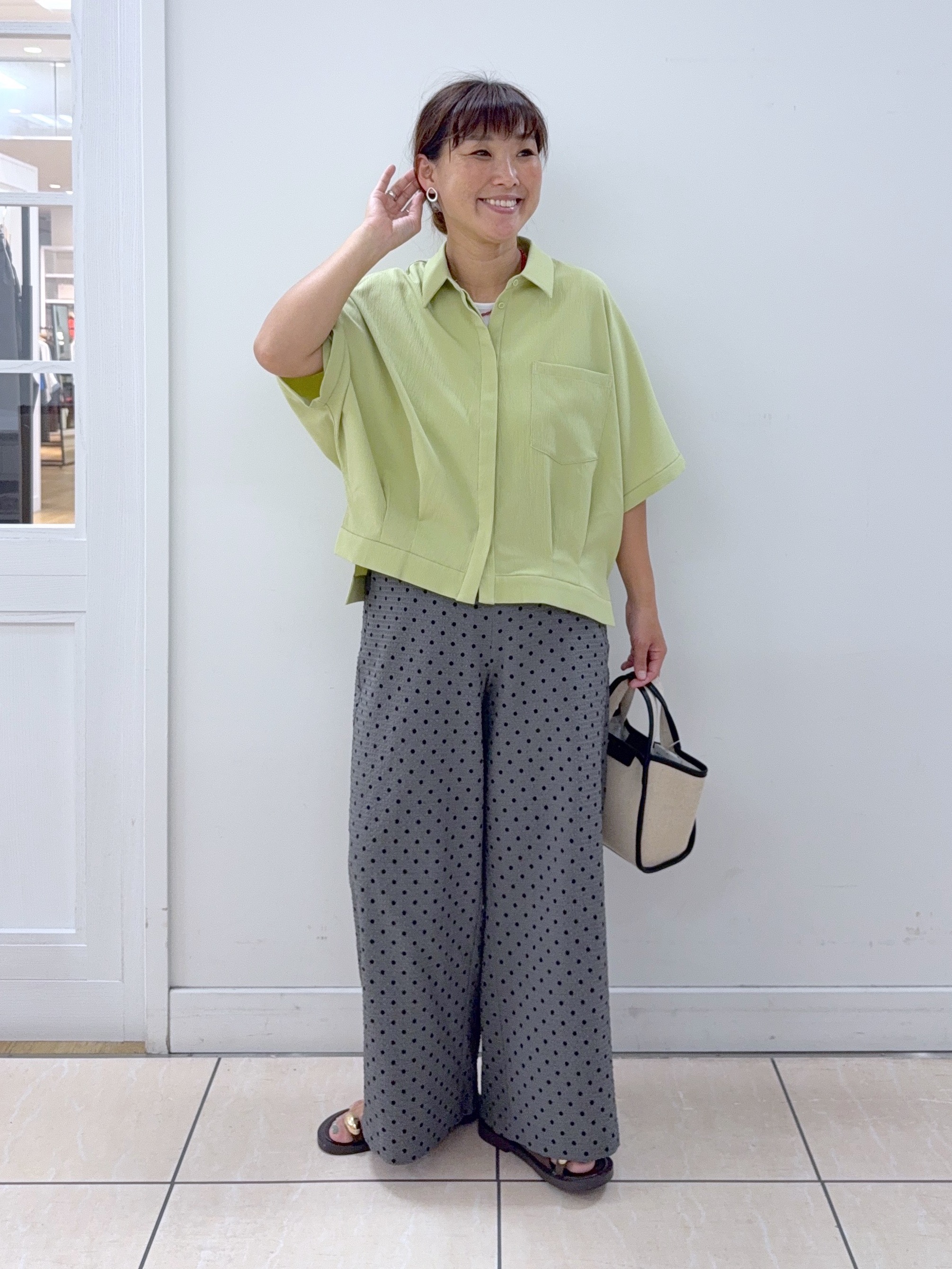 Osawaさんの「Dessin｜タックヘム クロップドシュリンクシャツ」を使ったコーディネート