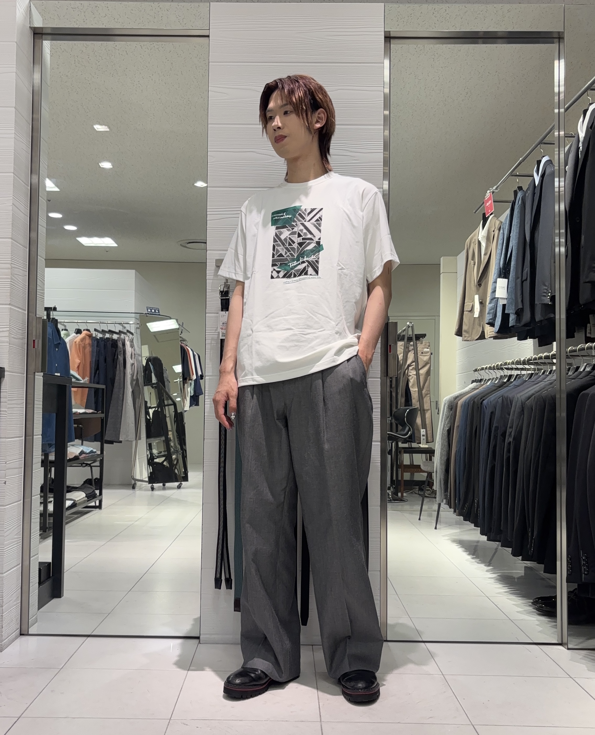こうへいさんの「TAKEO KIKUCHI｜モノクロタイルTシャツ」を使ったコーディネート