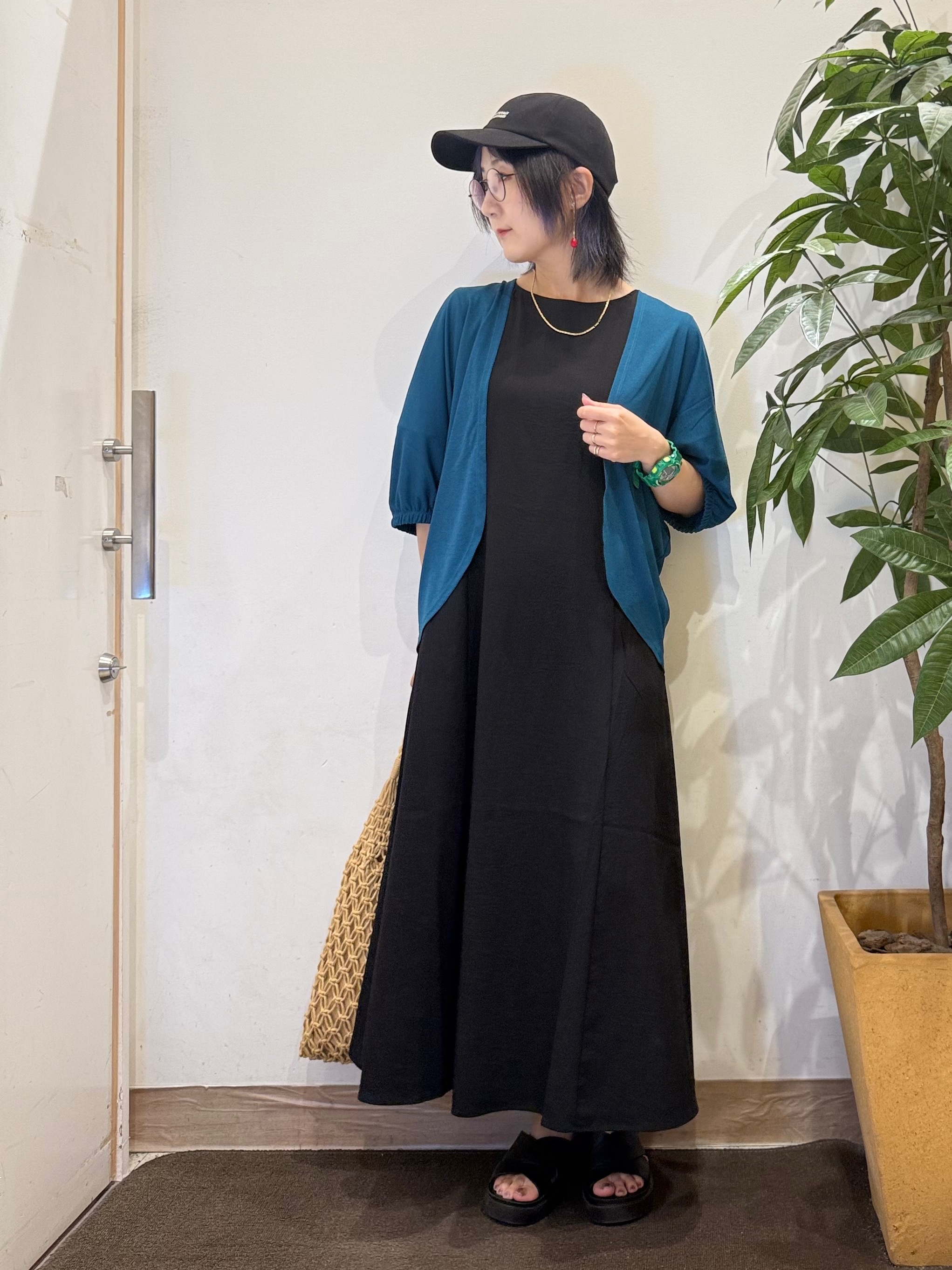 misakiさんの「SHOO･LA･RUE｜【ひんやり/UV/洗濯機可】体型カバーも叶う さらさら五分袖ボレロカーディガン」を使ったコーディネート