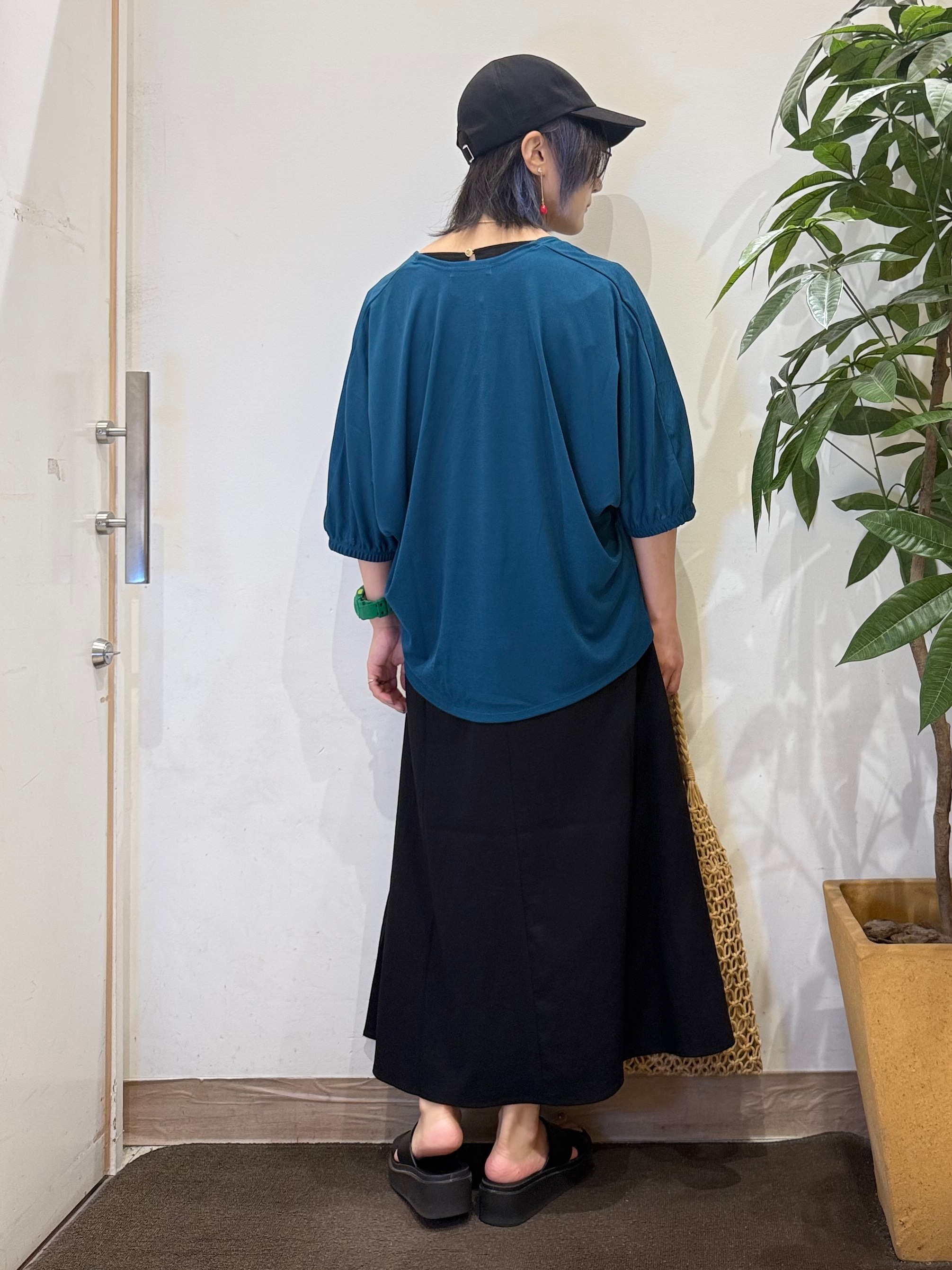 misakiさんの「SHOO･LA･RUE｜【ひんやり/UV/洗濯機可】体型カバーも叶う さらさら五分袖ボレロカーディガン」を使ったコーディネート