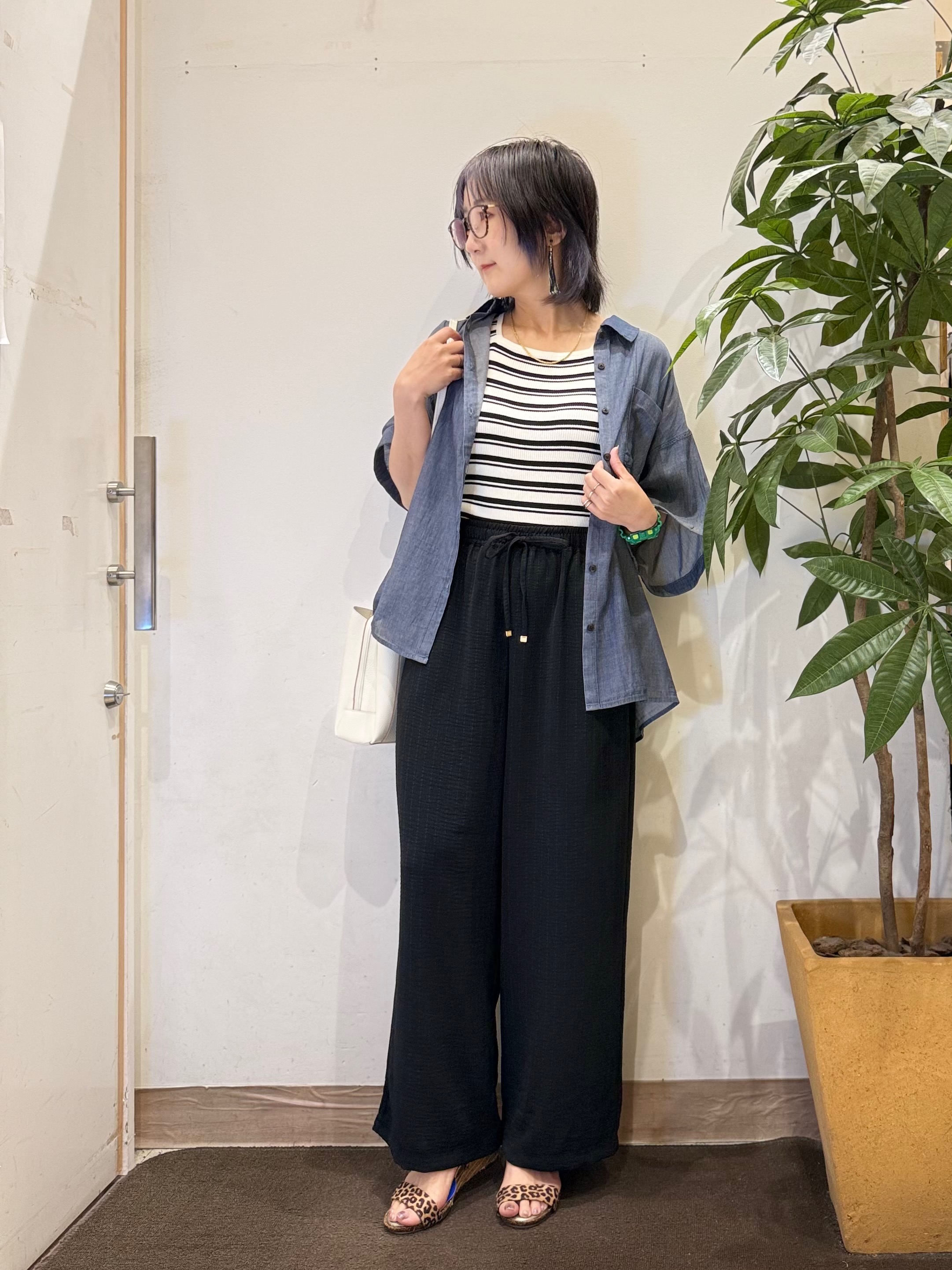 misakiさんの「SHOO･LA･RUE｜【S-LL/洗濯機可/綿100%】やわらかシアーデニム 5分袖ポケットシャツ」を使ったコーディネート